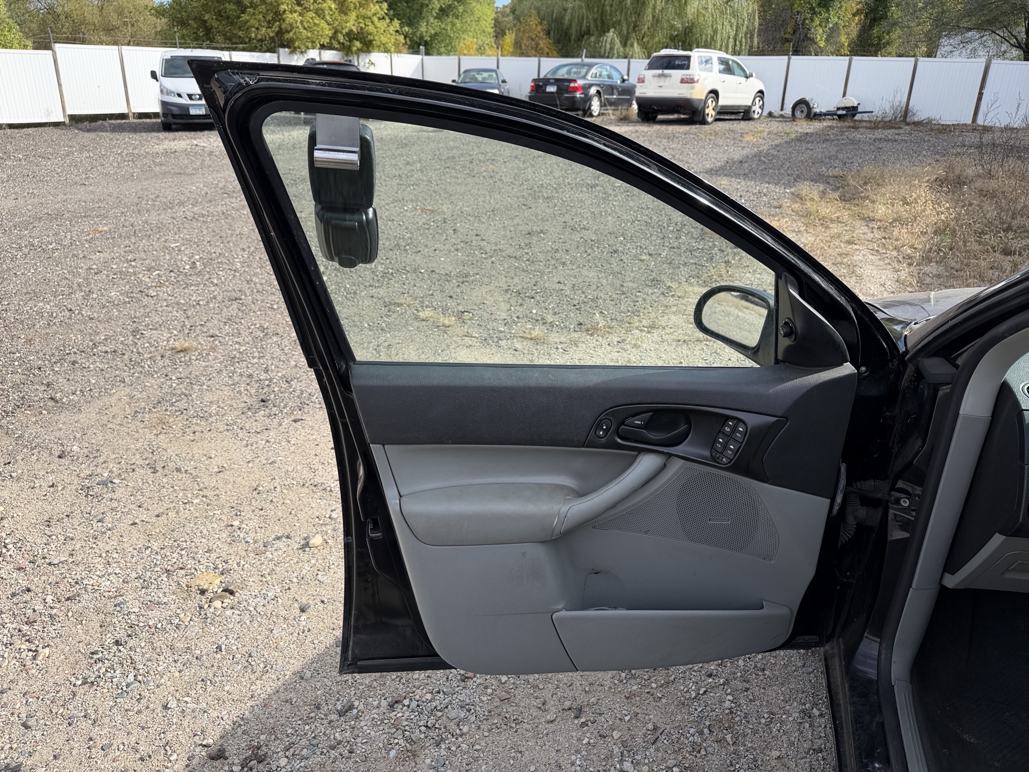 2006 ford focus zx4-s with 155179 miles for sale near Elk River, Minnesota 106630_23_driver_door_panel.jpg