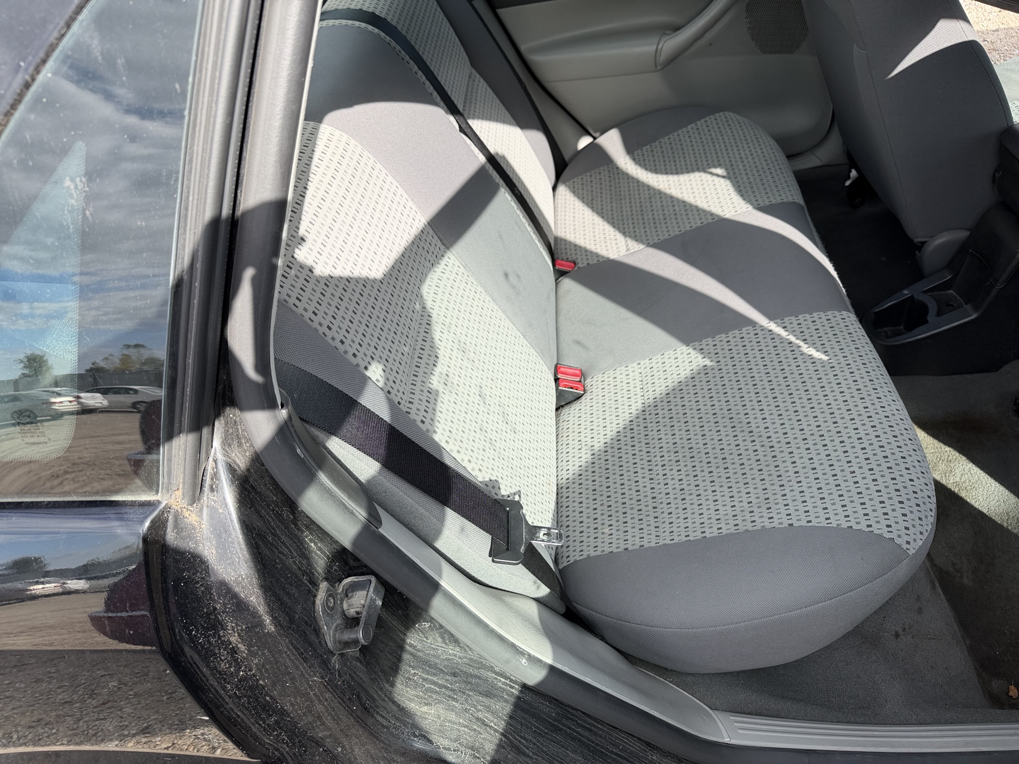 2006 ford focus zx4-s with 155179 miles for sale near Elk River, Minnesota 106630_28_pass_rear_seat.jpg