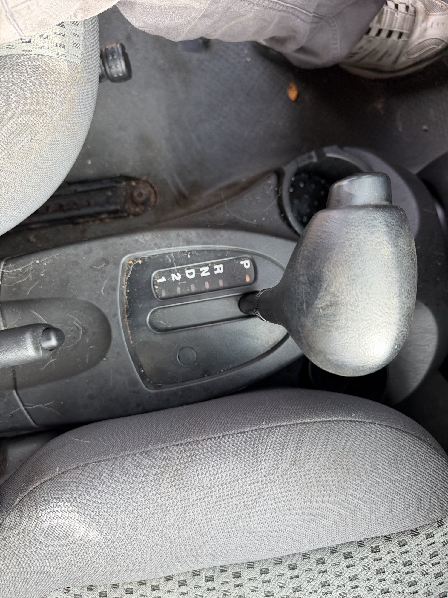 2006 ford focus zx4-s with 155179 miles for sale near Elk River, Minnesota 106630_41_shifter.jpg