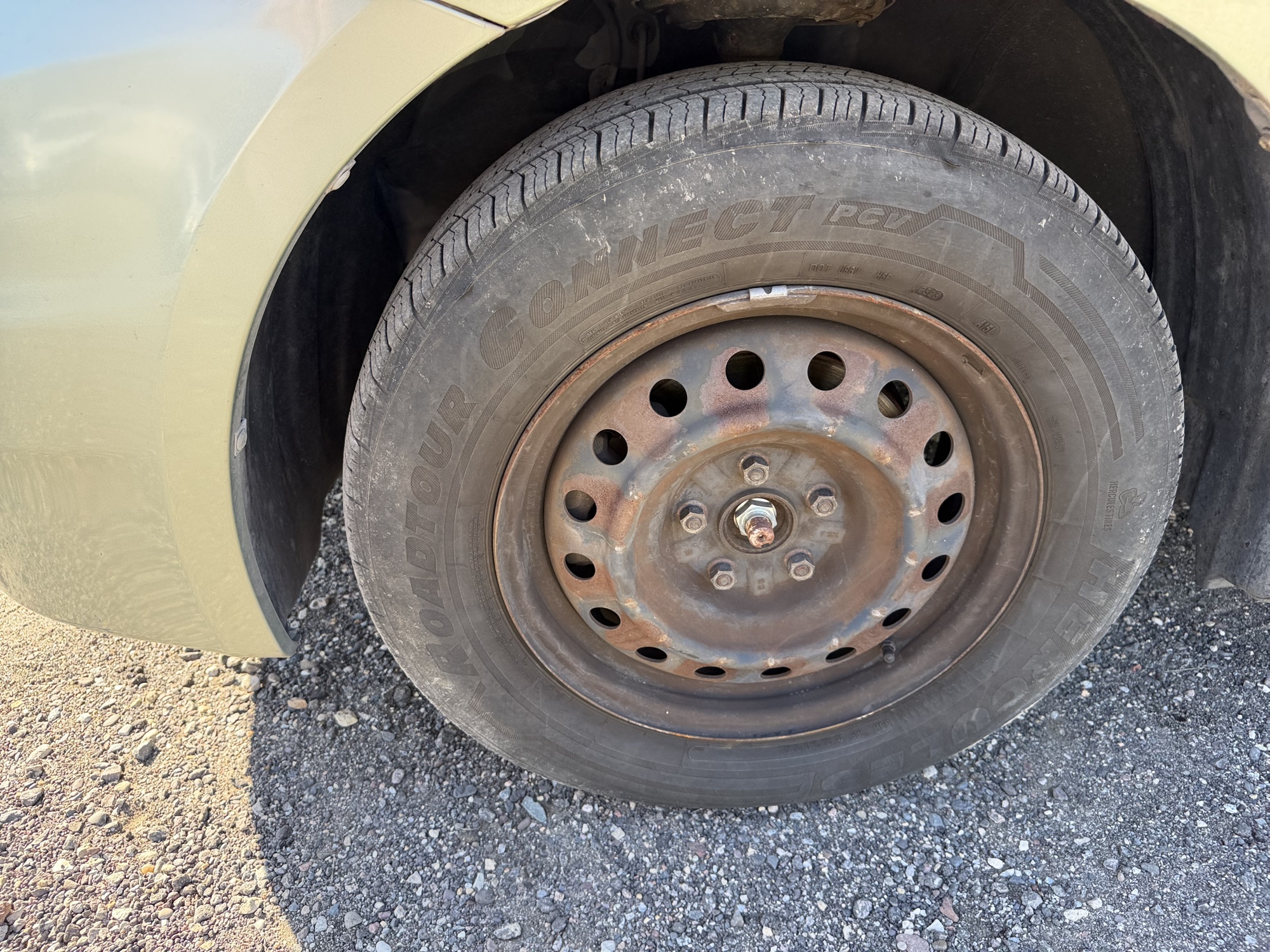 2009 toyota sienna ce-fwd-7-passenger with 179777 miles for sale near Elk River, Minnesota 106631_12_drv_front_wheel.jpg