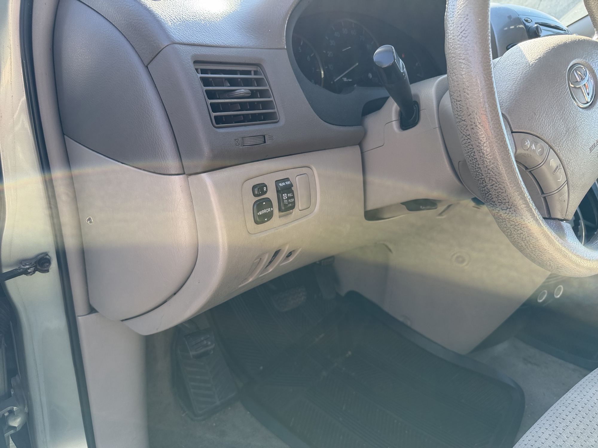2009 toyota sienna ce-fwd-7-passenger with 179777 miles for sale near Elk River, Minnesota 106631_37_left_of_steering_wheel.jpg