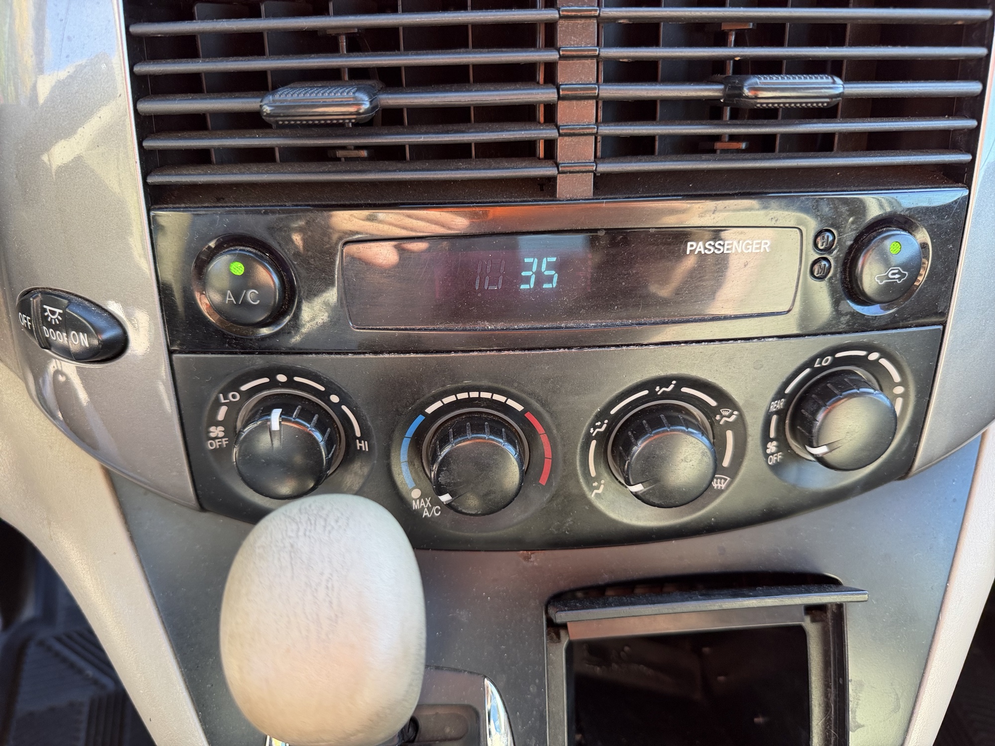 2009 toyota sienna ce-fwd-7-passenger with 179777 miles for sale near Elk River, Minnesota 106631_40_climate_control.jpg