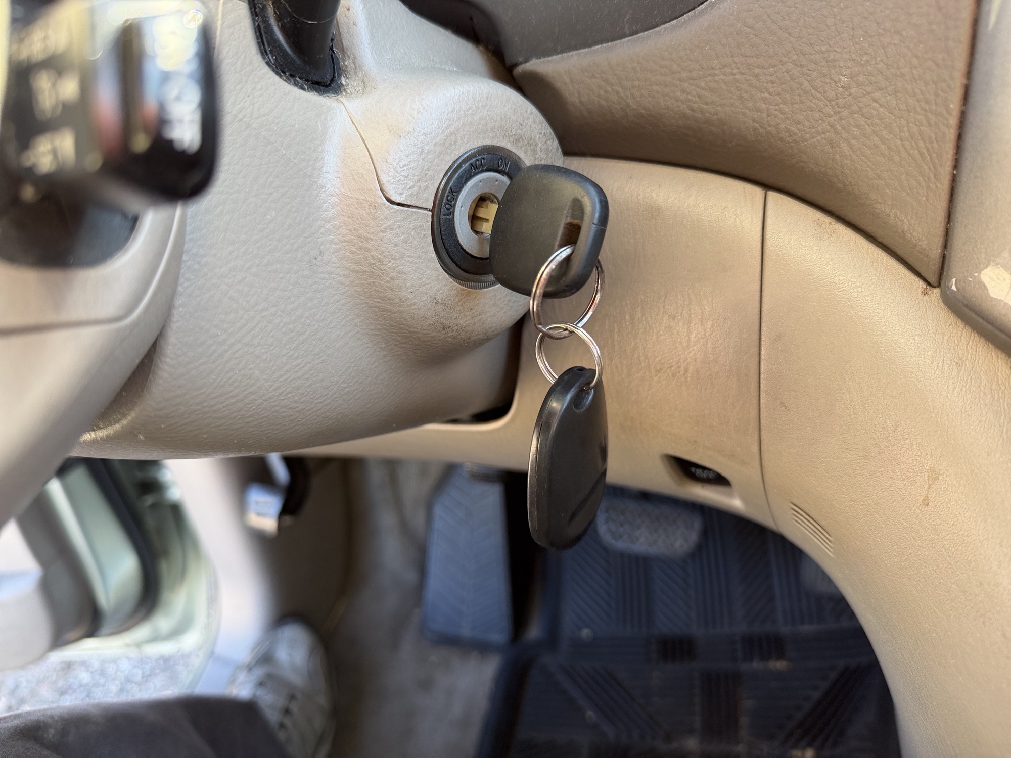 2009 toyota sienna ce-fwd-7-passenger with 179777 miles for sale near Elk River, Minnesota 106631_51_keys.jpg