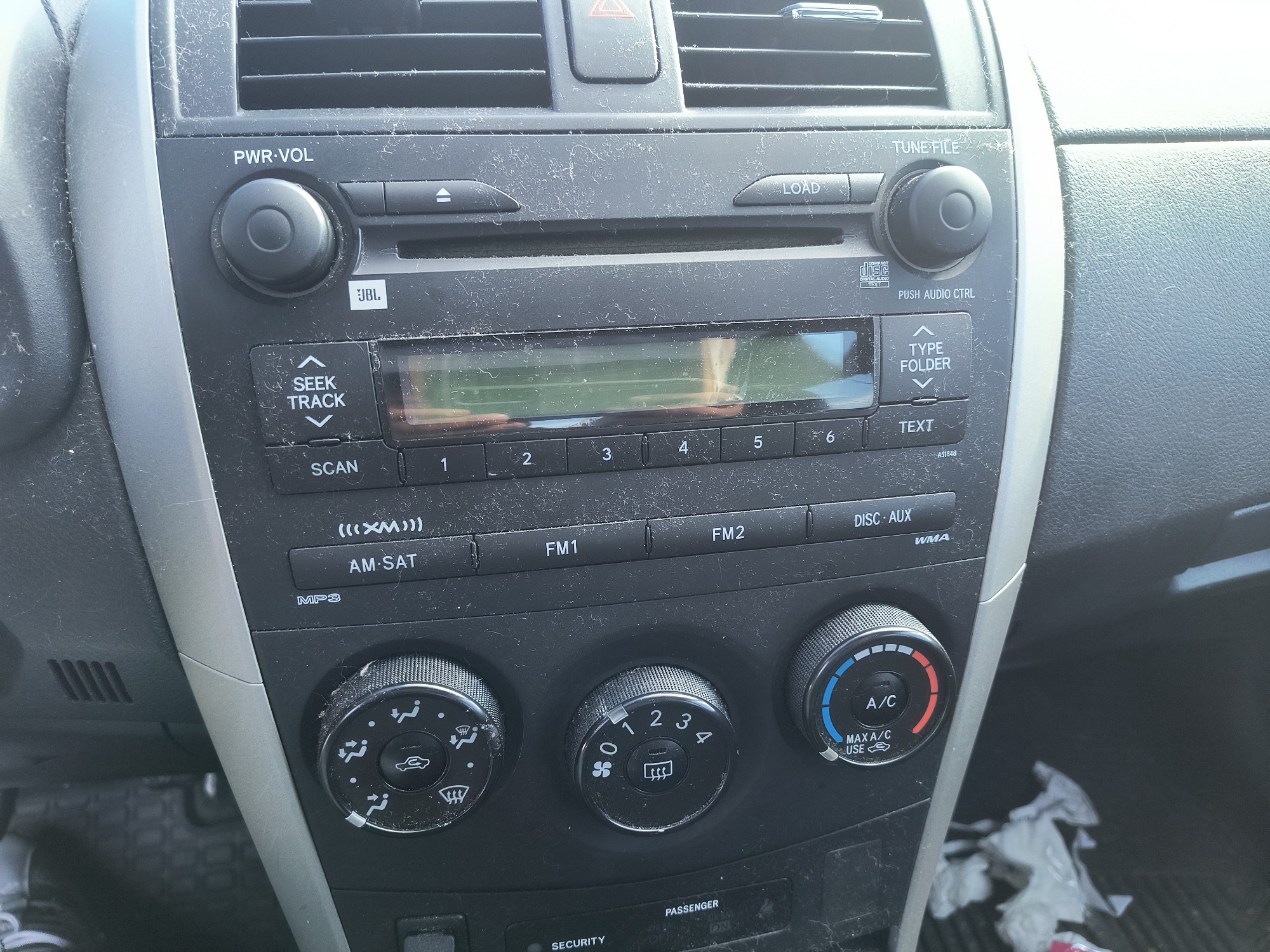 2009 toyota corolla base-4-speed-at with 195594 miles for sale near Elk River, Minnesota 106632_39_radio_closeup.jpg