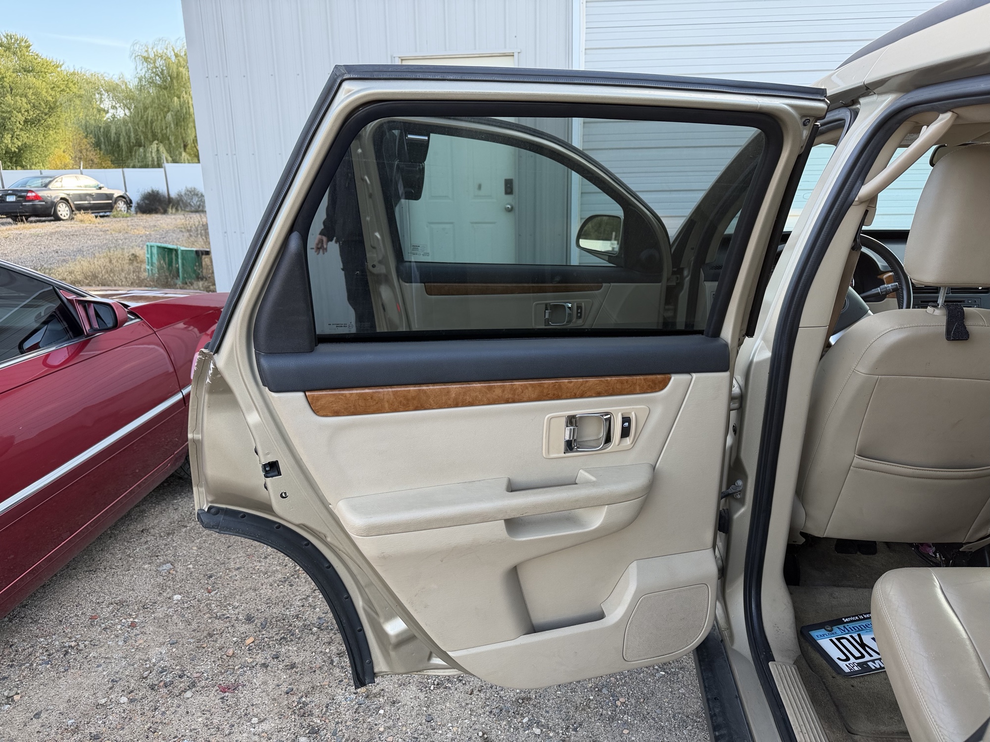 2008 suzuki xl-7 limited with 160216 miles for sale near Elk River, Minnesota 106633_25_drv_rear_door_panel.jpg