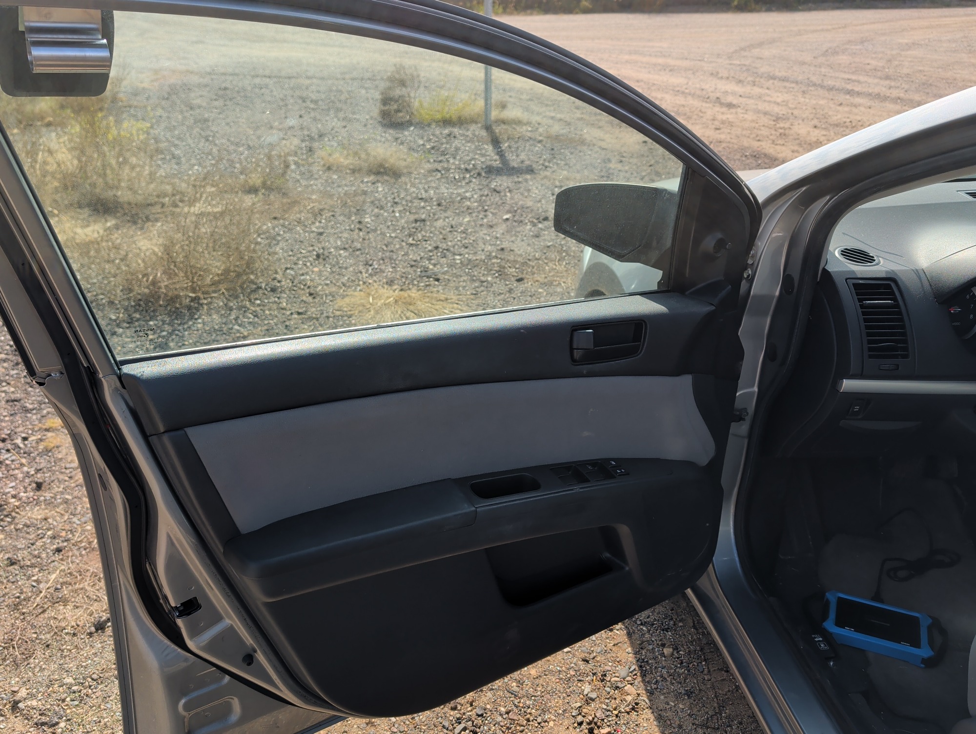 2011 nissan sentra 2.0 with 128752 miles for sale near Elk River, Minnesota 106636_23_driver_door_panel.jpg