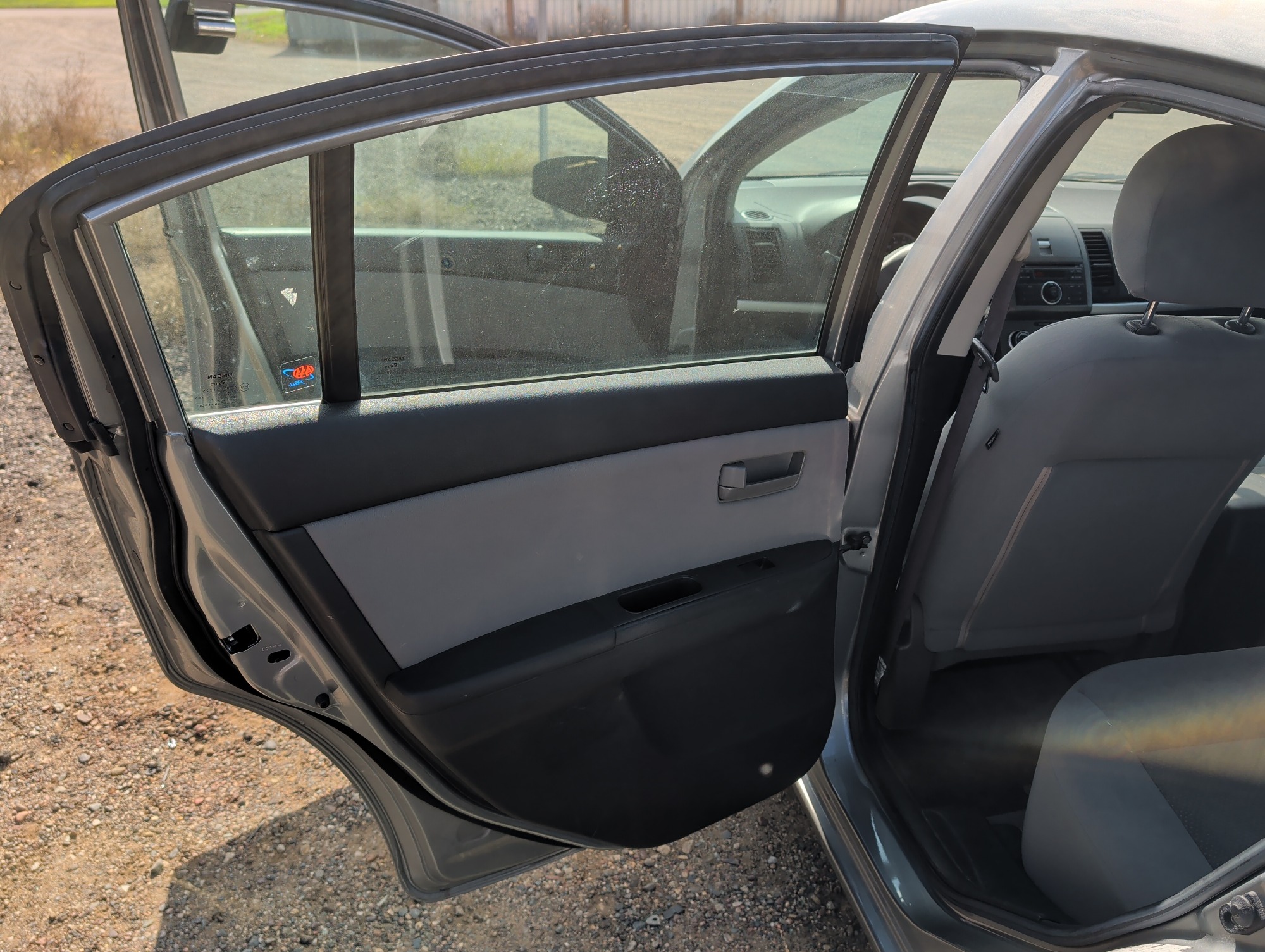 2011 nissan sentra 2.0 with 128752 miles for sale near Elk River, Minnesota 106636_25_drv_rear_door_panel.jpg
