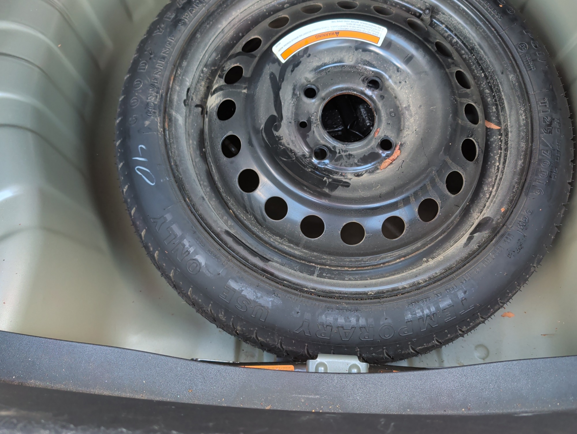 2011 nissan sentra 2.0 with 128752 miles for sale near Elk River, Minnesota 106636_27_spare_tire.jpg