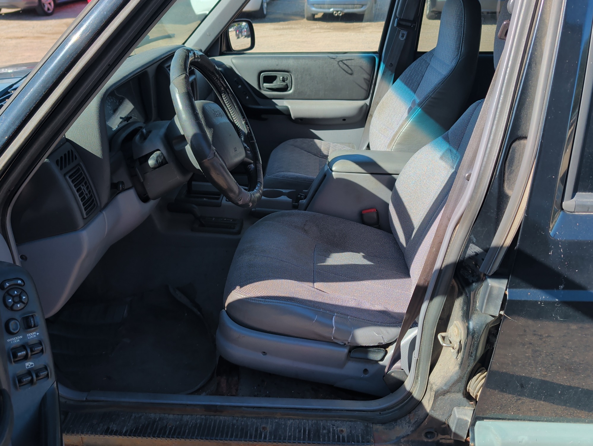 1998 jeep cherokee sport-4-door-4wd with 185611 miles for sale near Elk River, Minnesota 106637_22_driver_seat.jpg