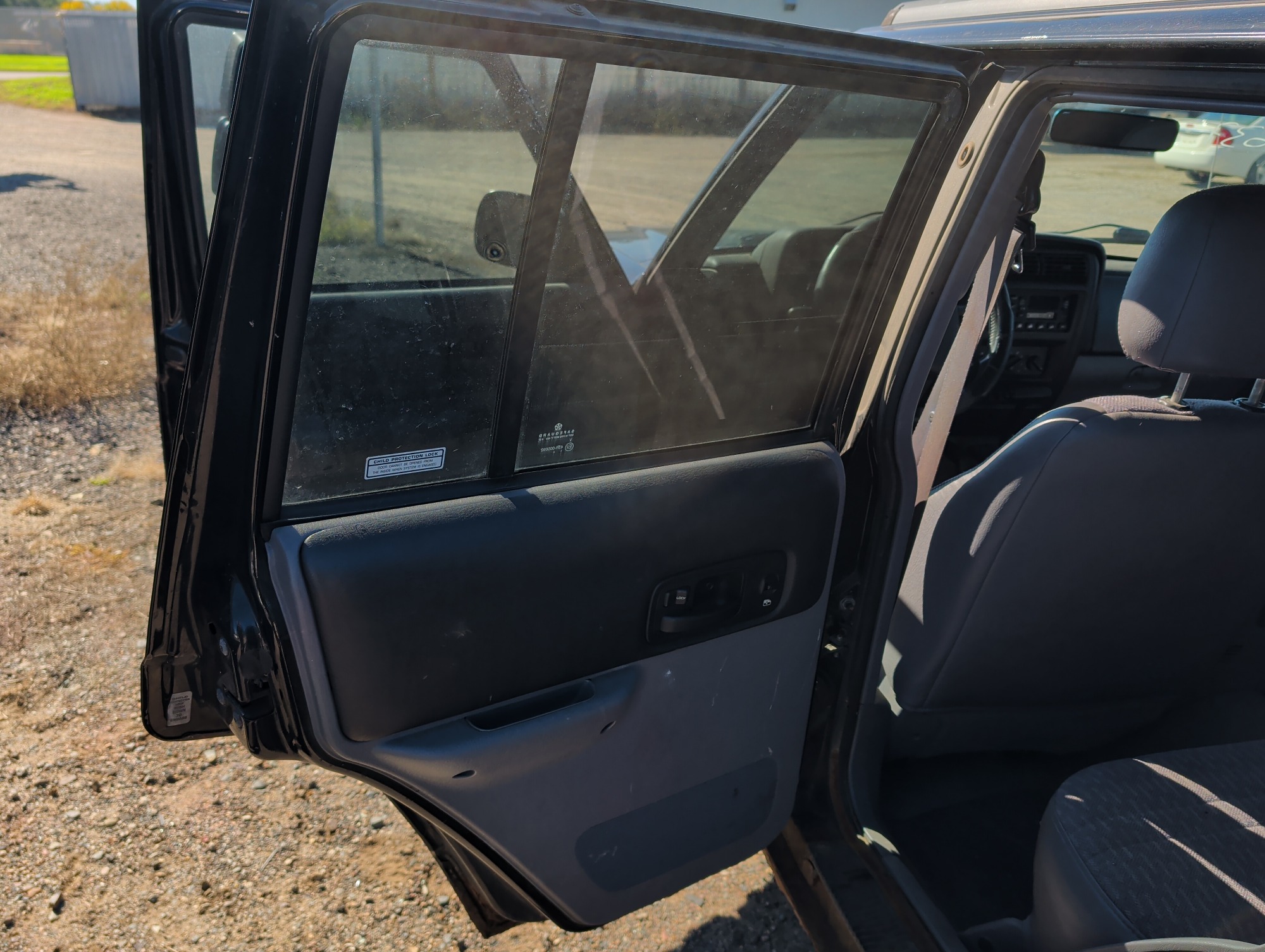 1998 jeep cherokee sport-4-door-4wd with 185611 miles for sale near Elk River, Minnesota 106637_25_drv_rear_door_panel.jpg