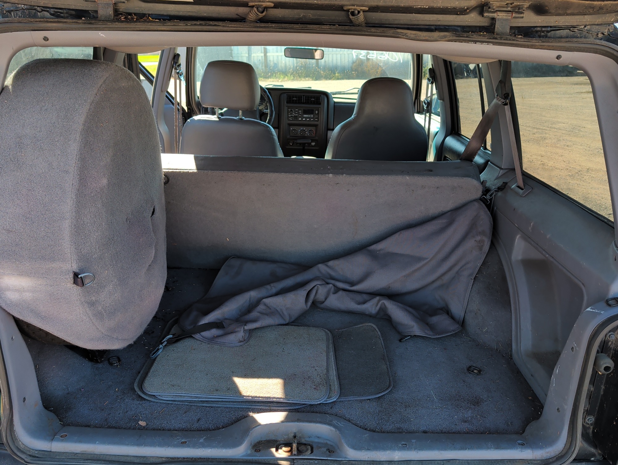1998 jeep cherokee sport-4-door-4wd with 185611 miles for sale near Elk River, Minnesota 106637_26_trunk.jpg