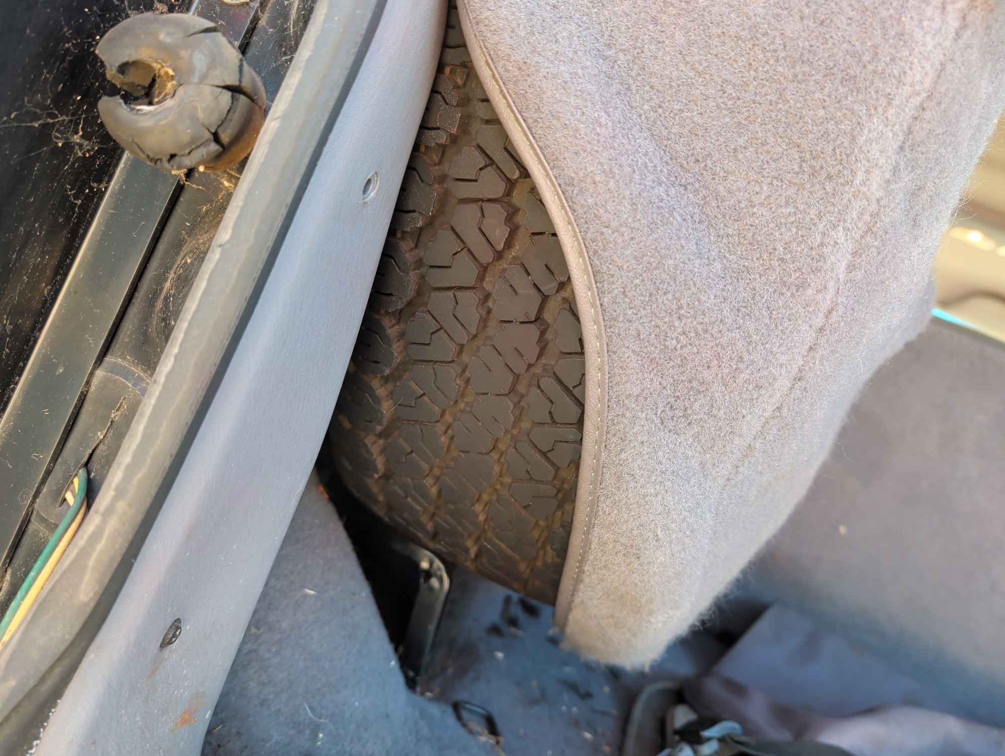 1998 jeep cherokee sport-4-door-4wd with 185611 miles for sale near Elk River, Minnesota 106637_27_spare_tire.jpg