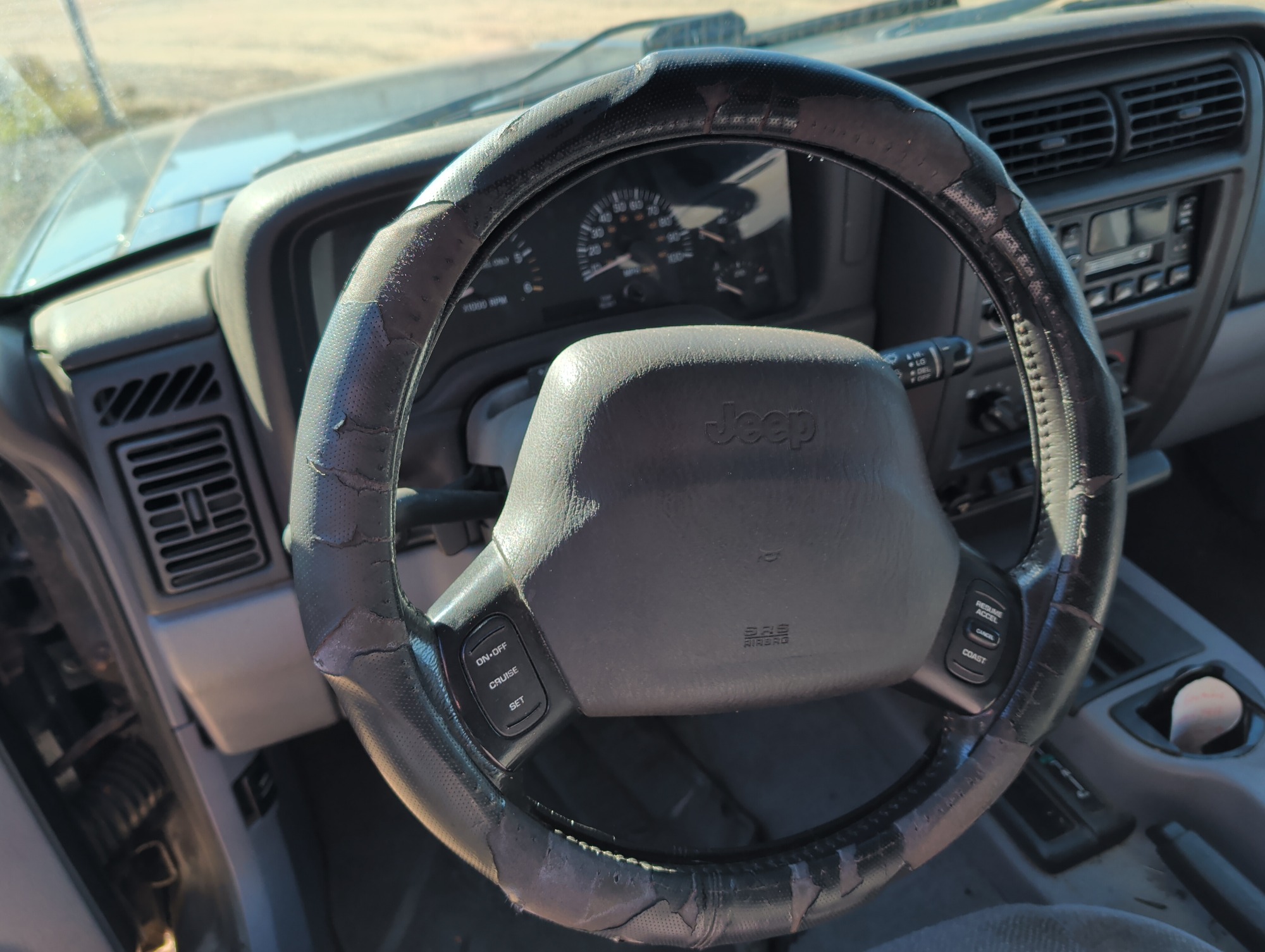 1998 jeep cherokee sport-4-door-4wd with 185611 miles for sale near Elk River, Minnesota 106637_36_steering_wheel.jpg