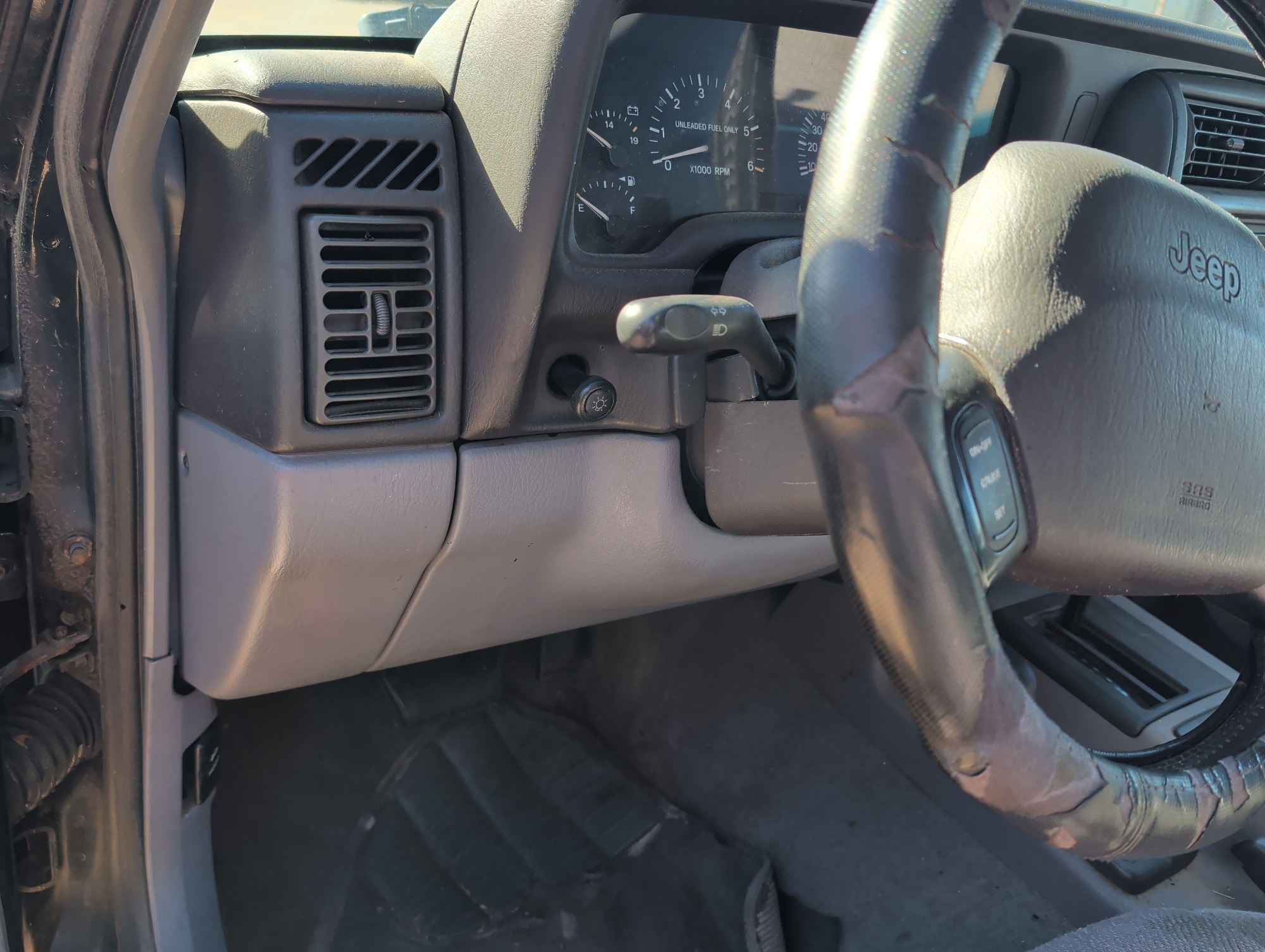 1998 jeep cherokee sport-4-door-4wd with 185611 miles for sale near Elk River, Minnesota 106637_37_left_of_steering_wheel.jpg