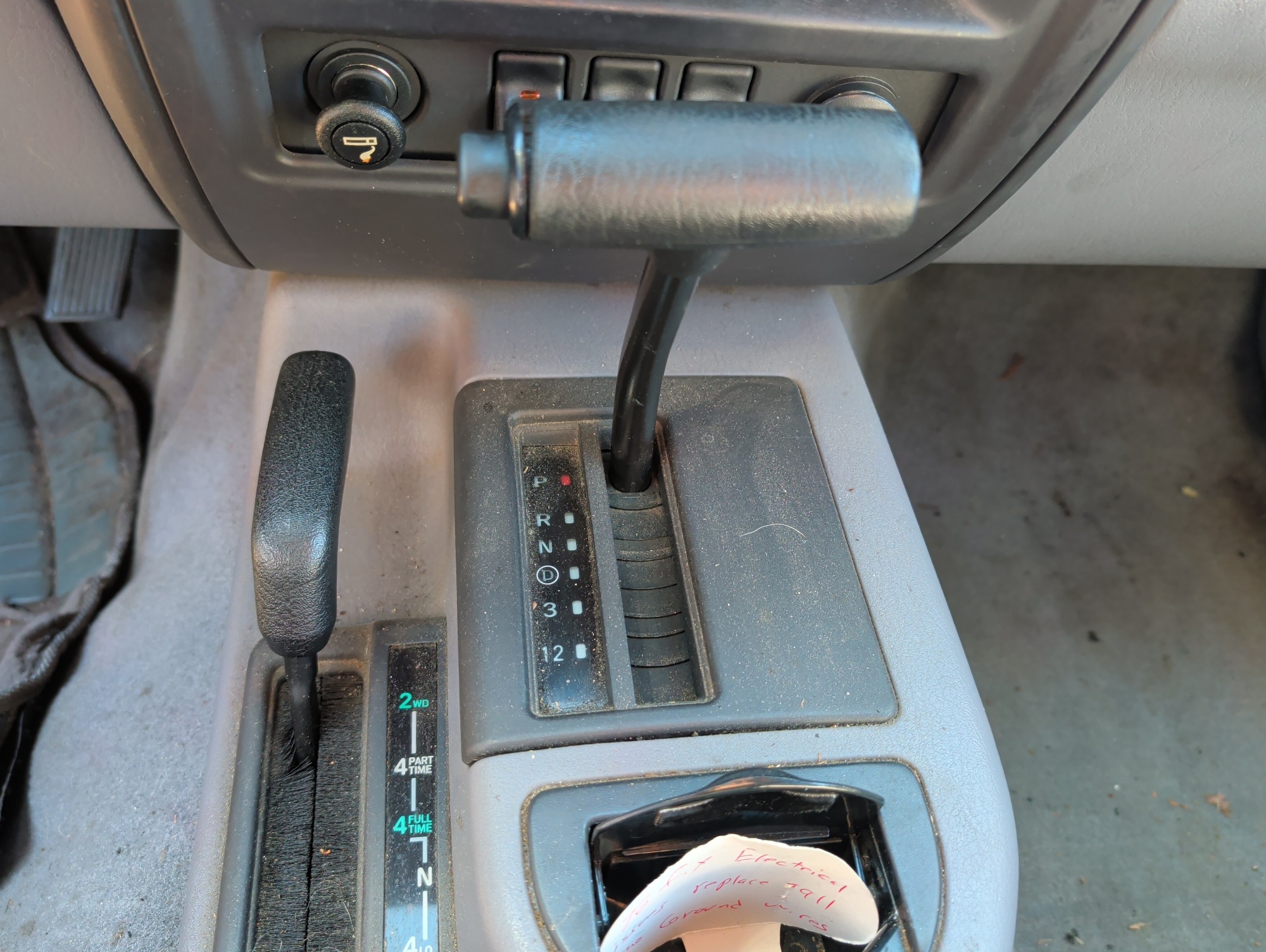 1998 jeep cherokee sport-4-door-4wd with 185611 miles for sale near Elk River, Minnesota 106637_41_shifter.jpg