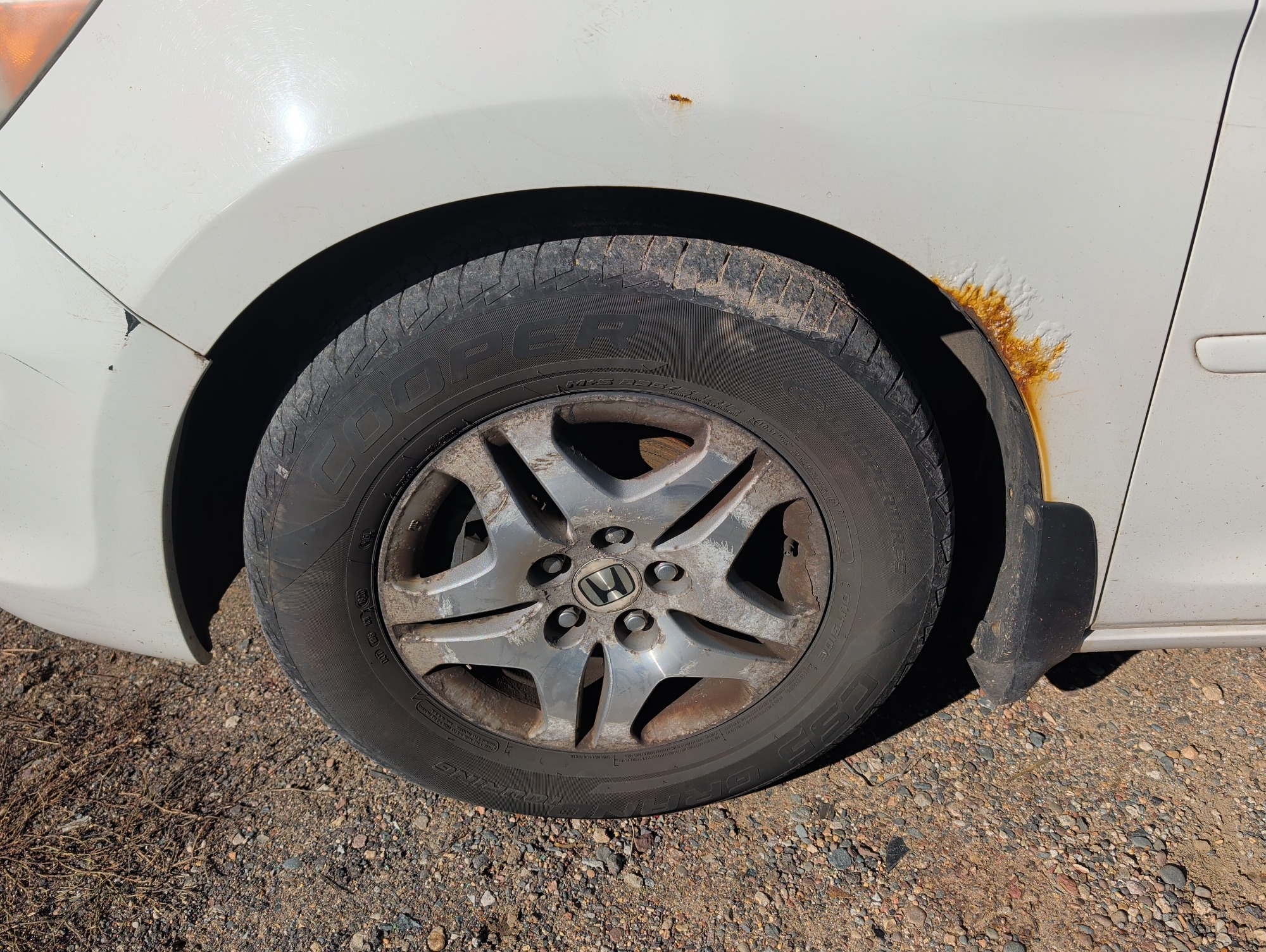 2006 honda odyssey ex-l with 241784 miles for sale near Elk River, Minnesota 106638_12_drv_front_wheel.jpg