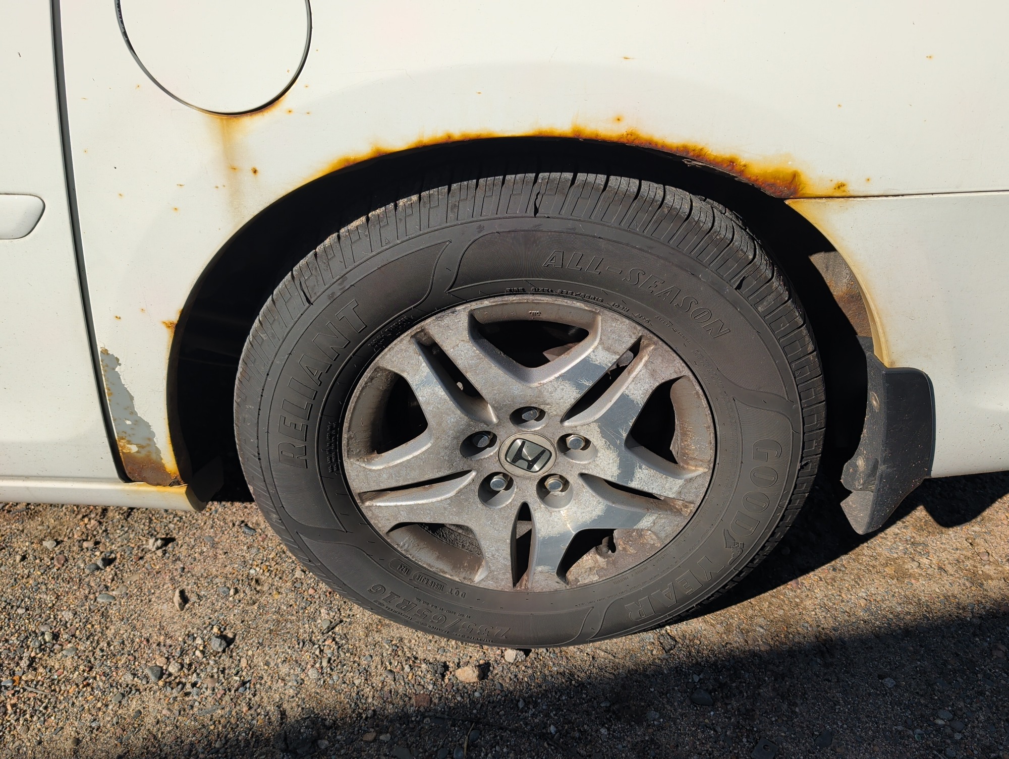 2006 honda odyssey ex-l with 241784 miles for sale near Elk River, Minnesota 106638_13_rear_drv_wheel.jpg