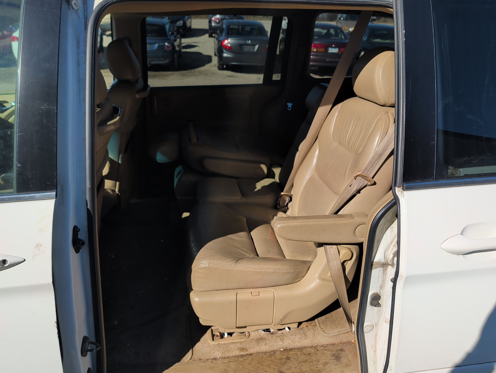 2006 honda odyssey ex-l with 241784 miles for sale near Elk River, Minnesota 106638_24_drv_rear_seat.jpg