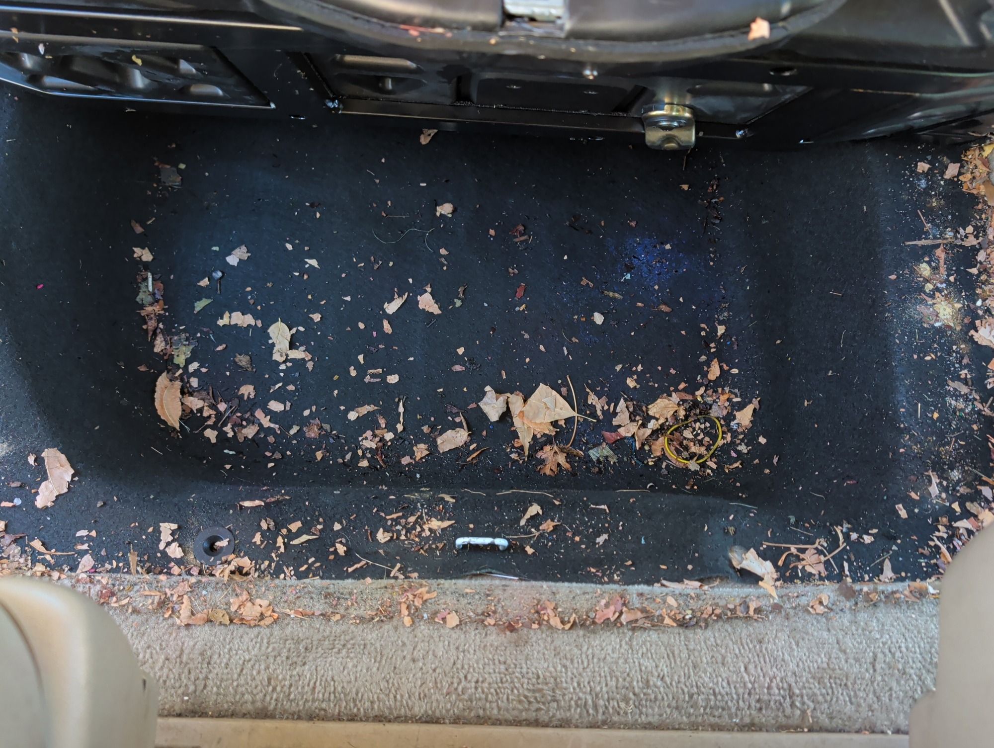 2006 honda odyssey ex-l with 241784 miles for sale near Elk River, Minnesota 106638_27_spare_tire.jpg