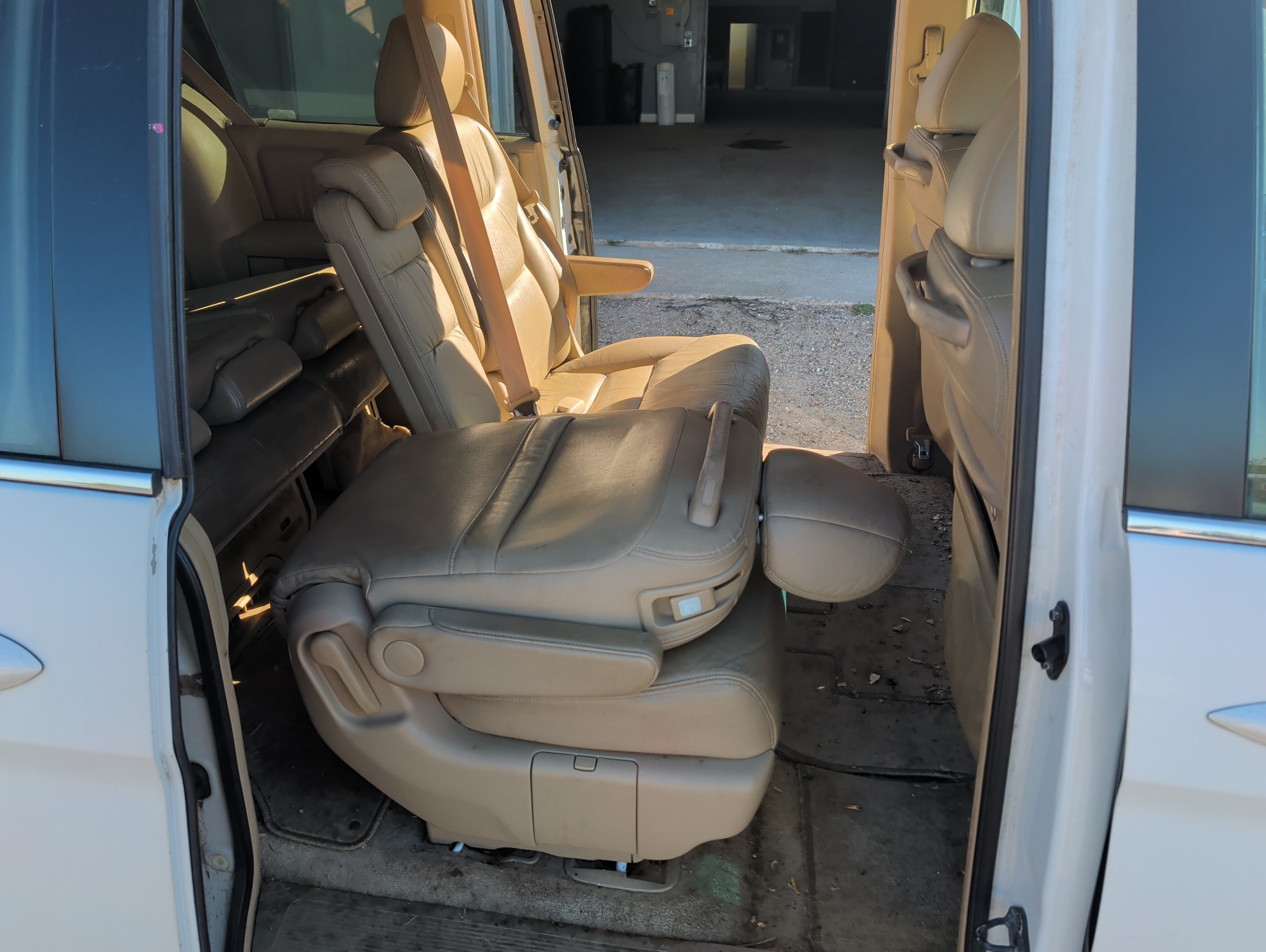 2006 honda odyssey ex-l with 241784 miles for sale near Elk River, Minnesota 106638_28_pass_rear_seat.jpg