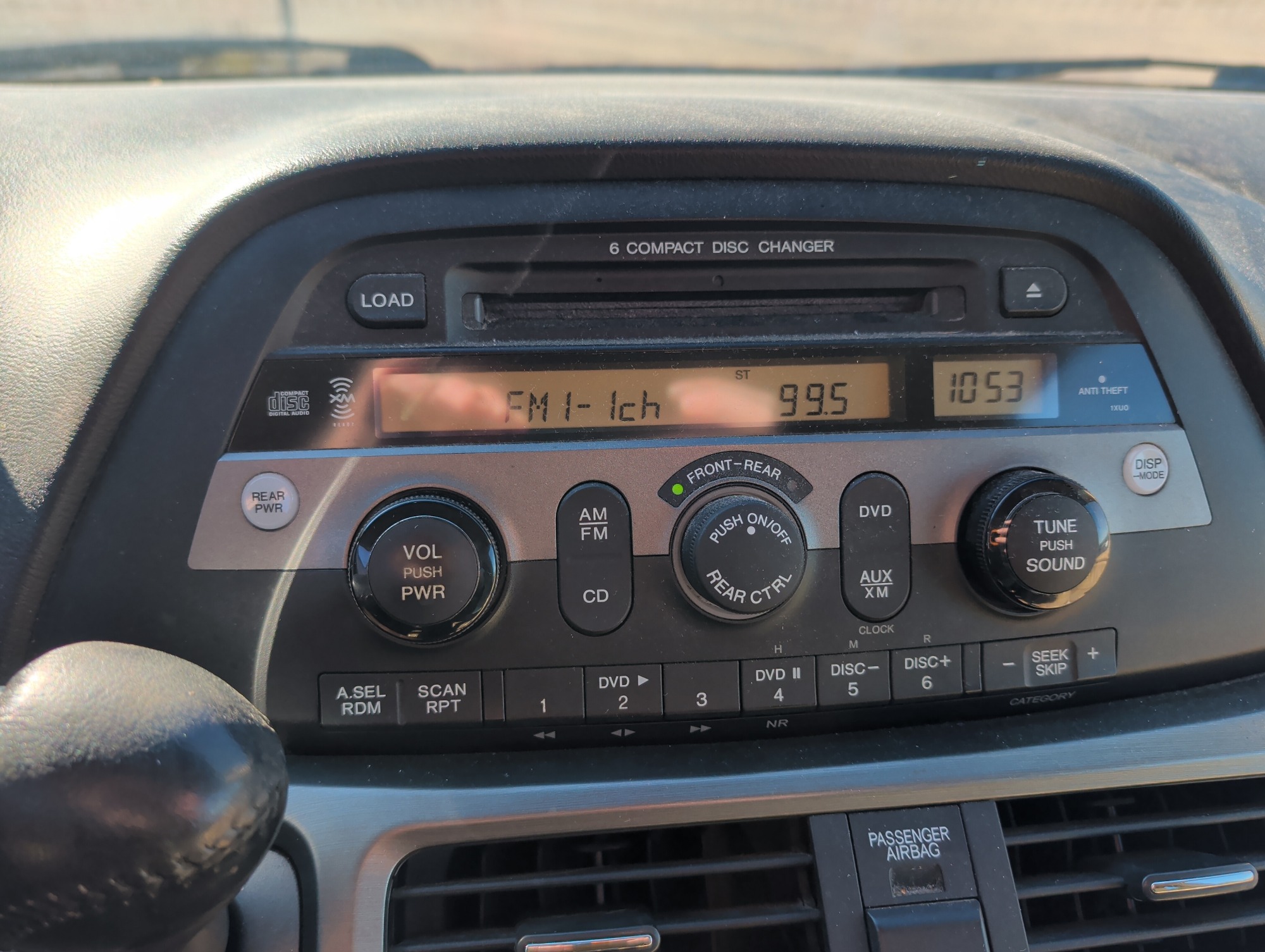 2006 honda odyssey ex-l with 241784 miles for sale near Elk River, Minnesota 106638_39_radio_closeup.jpg