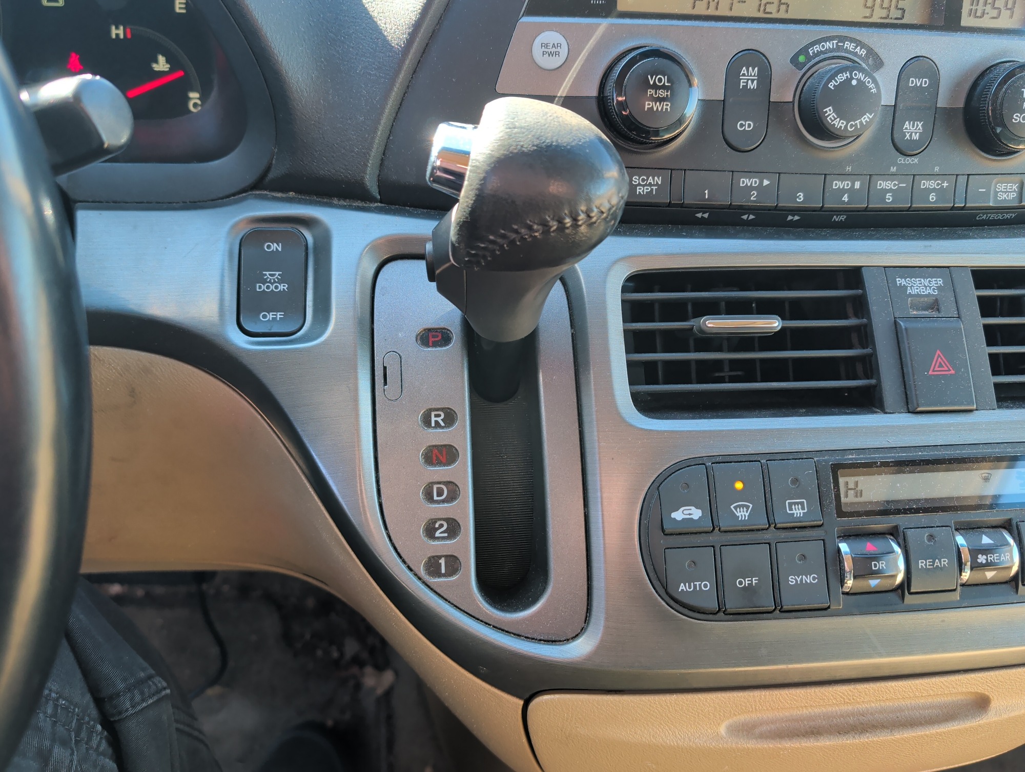 2006 honda odyssey ex-l with 241784 miles for sale near Elk River, Minnesota 106638_41_shifter.jpg