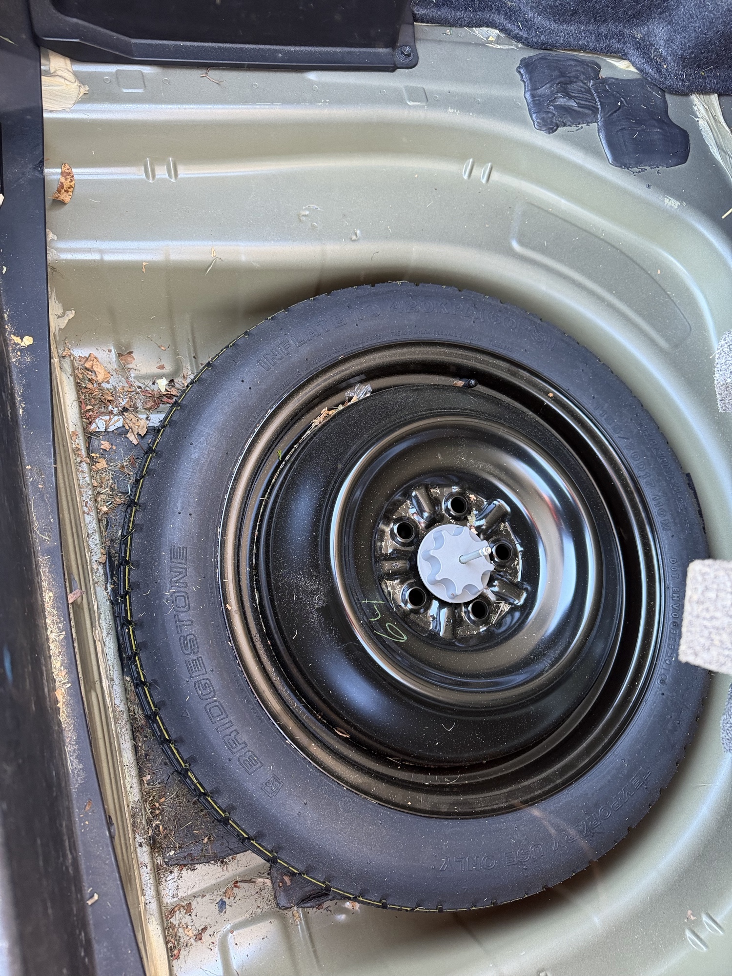 2011 toyota camry base-6-spd-at with 219492 miles for sale near Elk River, Minnesota 106639_27_spare_tire.jpg