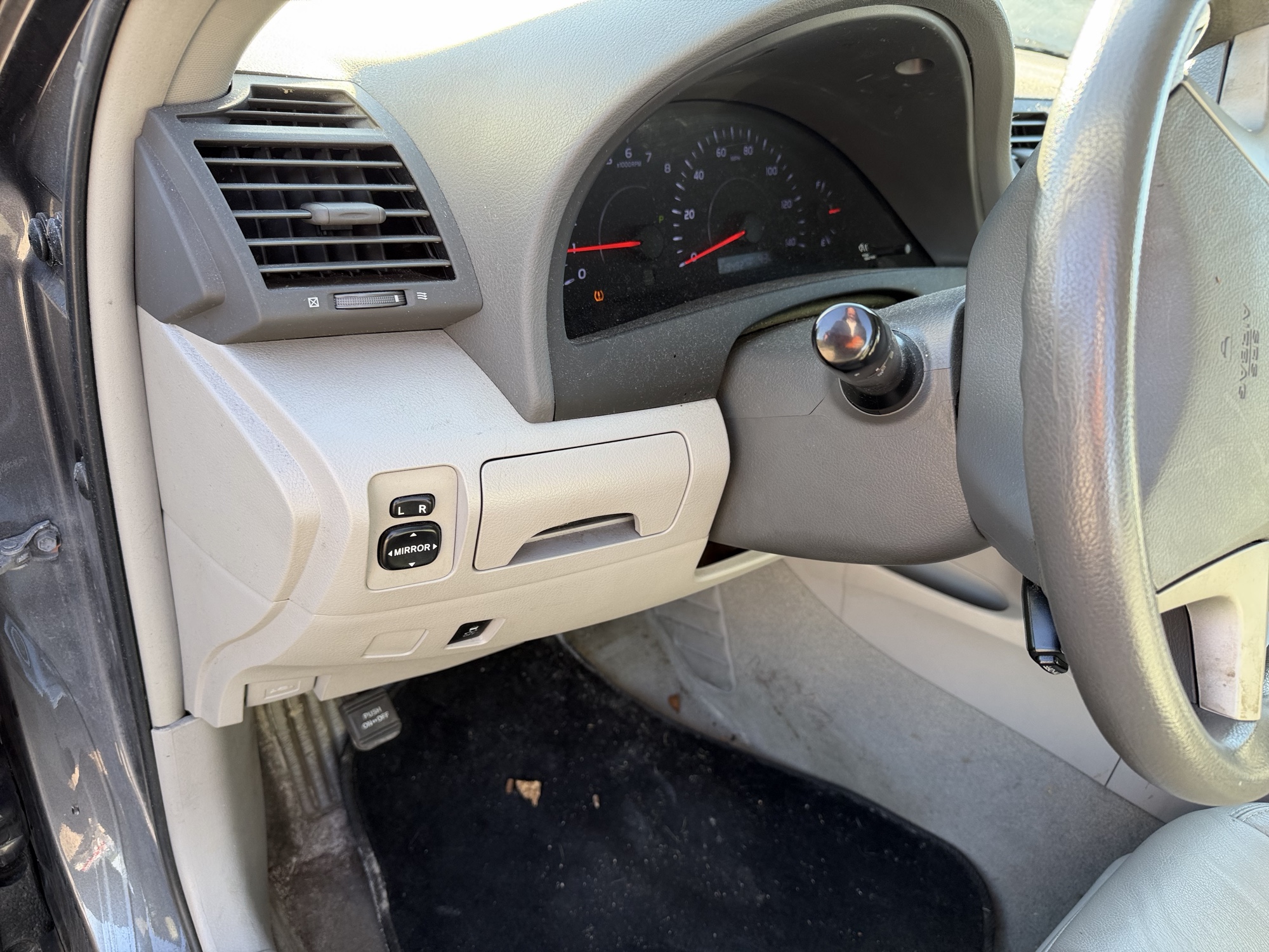 2011 toyota camry base-6-spd-at with 219492 miles for sale near Elk River, Minnesota 106639_37_left_of_steering_wheel.jpg