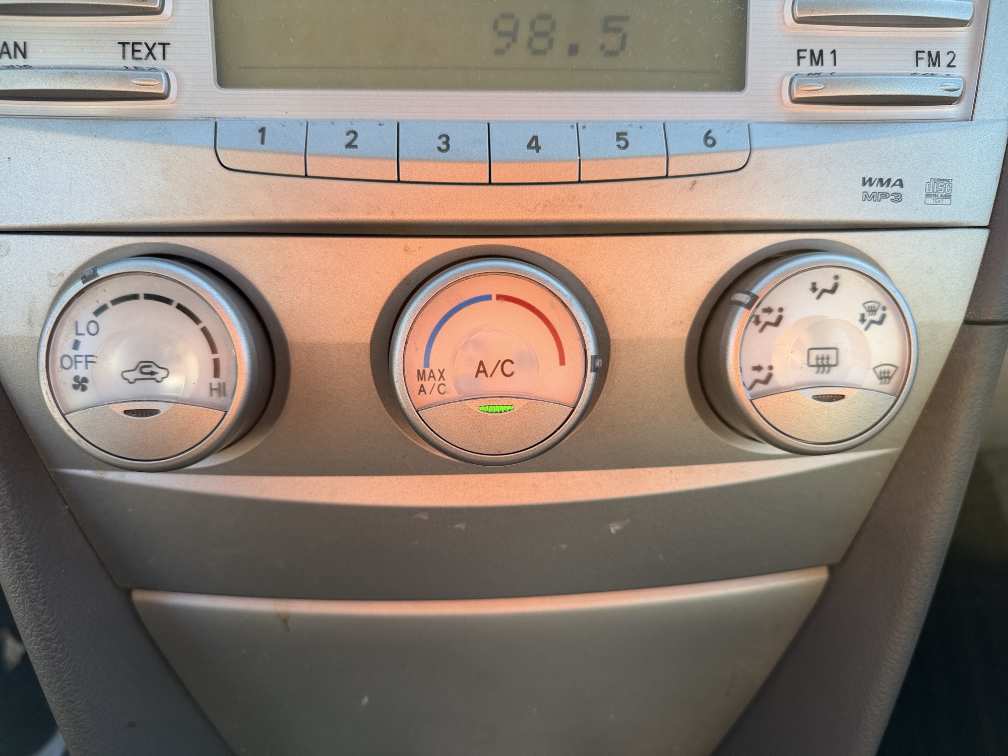 2011 toyota camry base-6-spd-at with 219492 miles for sale near Elk River, Minnesota 106639_40_climate_control.jpg