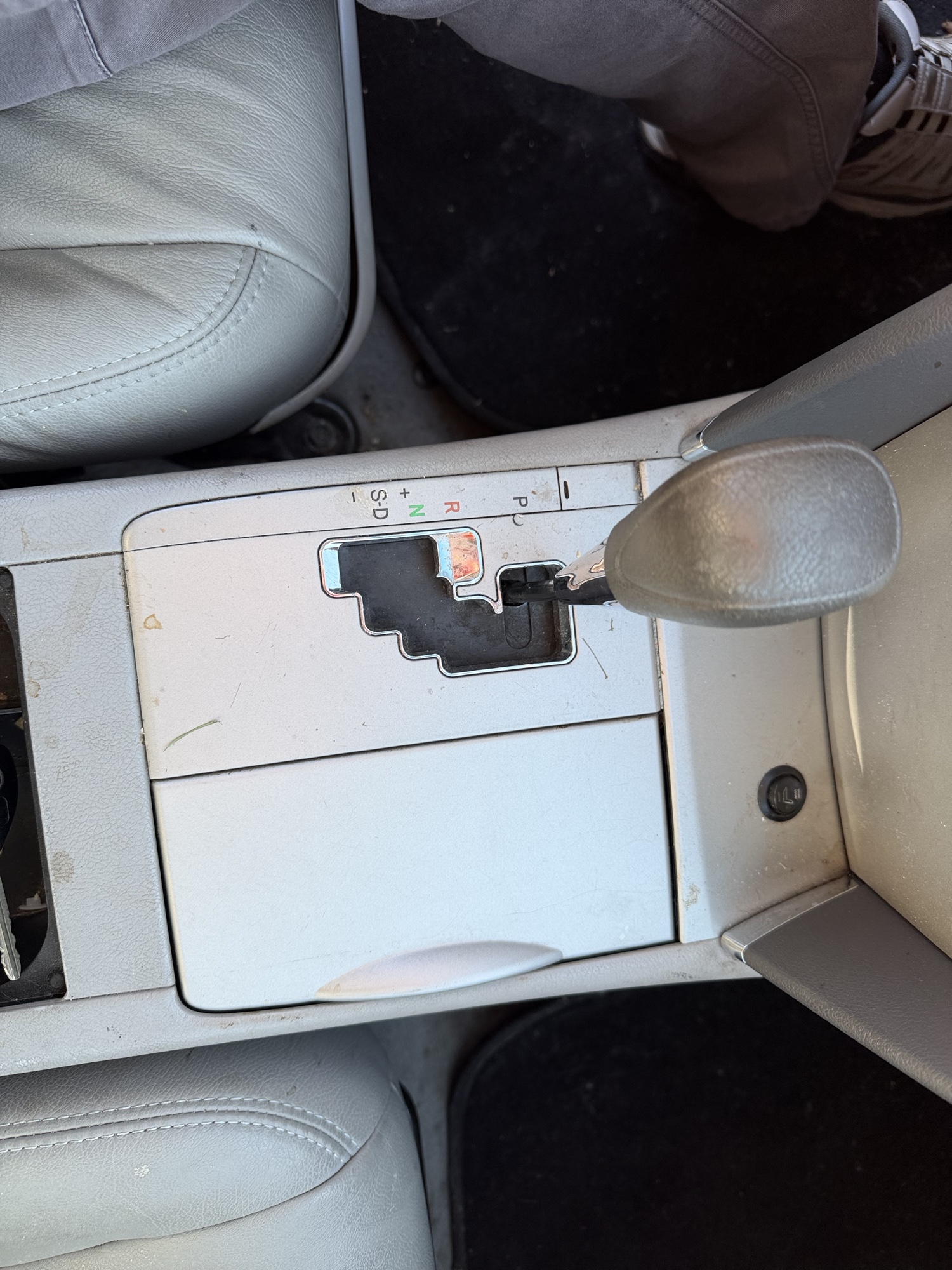 2011 toyota camry base-6-spd-at with 219492 miles for sale near Elk River, Minnesota 106639_41_shifter.jpg