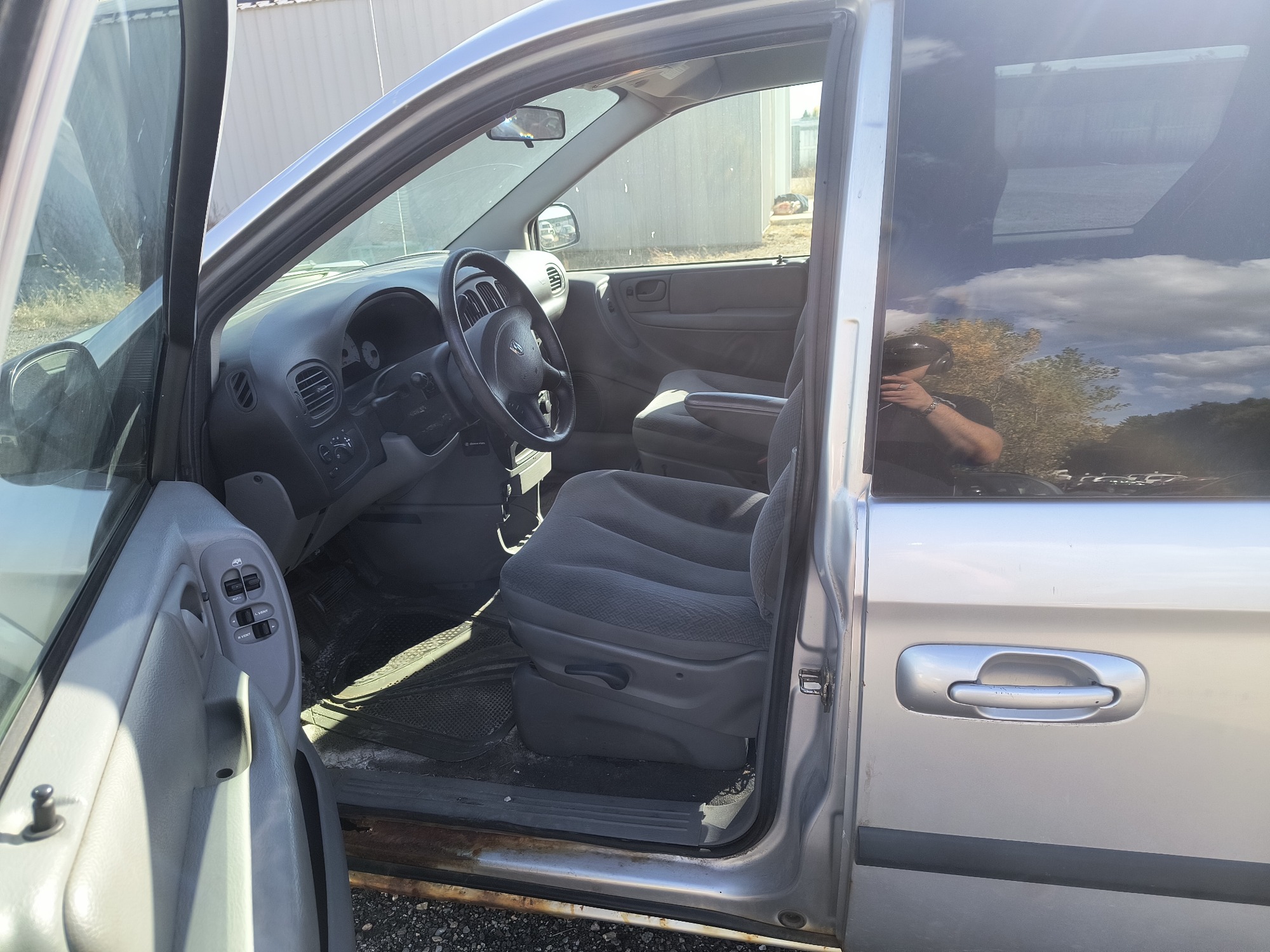 2005 dodge caravan sxt with 132608 miles for sale near Elk River, Minnesota 106640_22_driver_seat.jpg