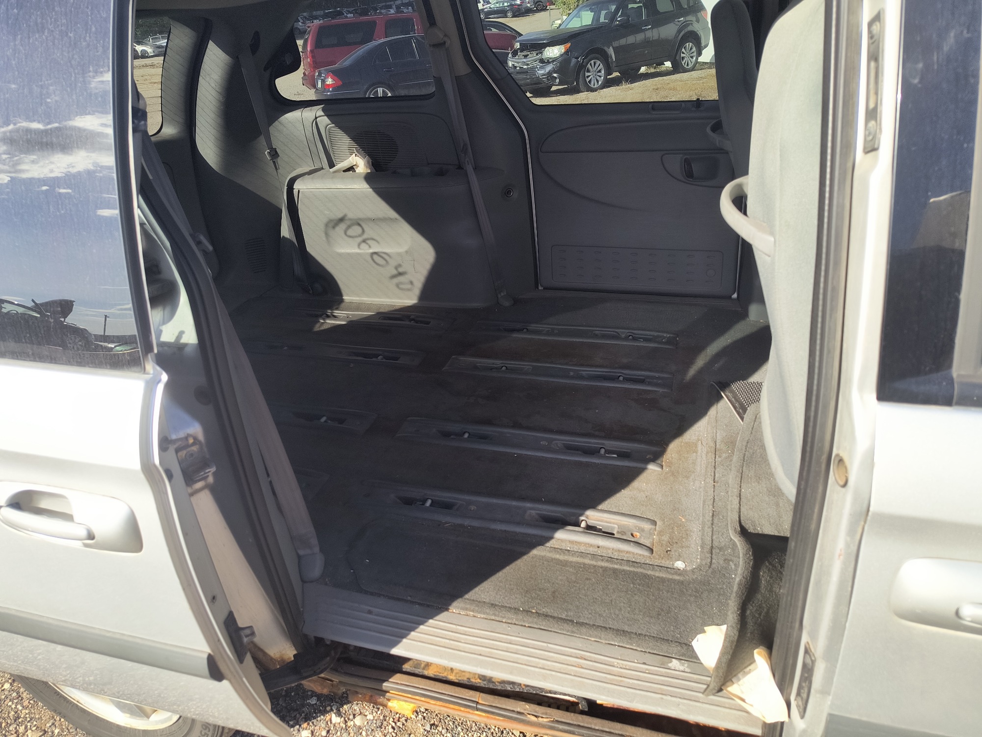 2005 dodge caravan sxt with 132608 miles for sale near Elk River, Minnesota 106640_28_pass_rear_seat.jpg