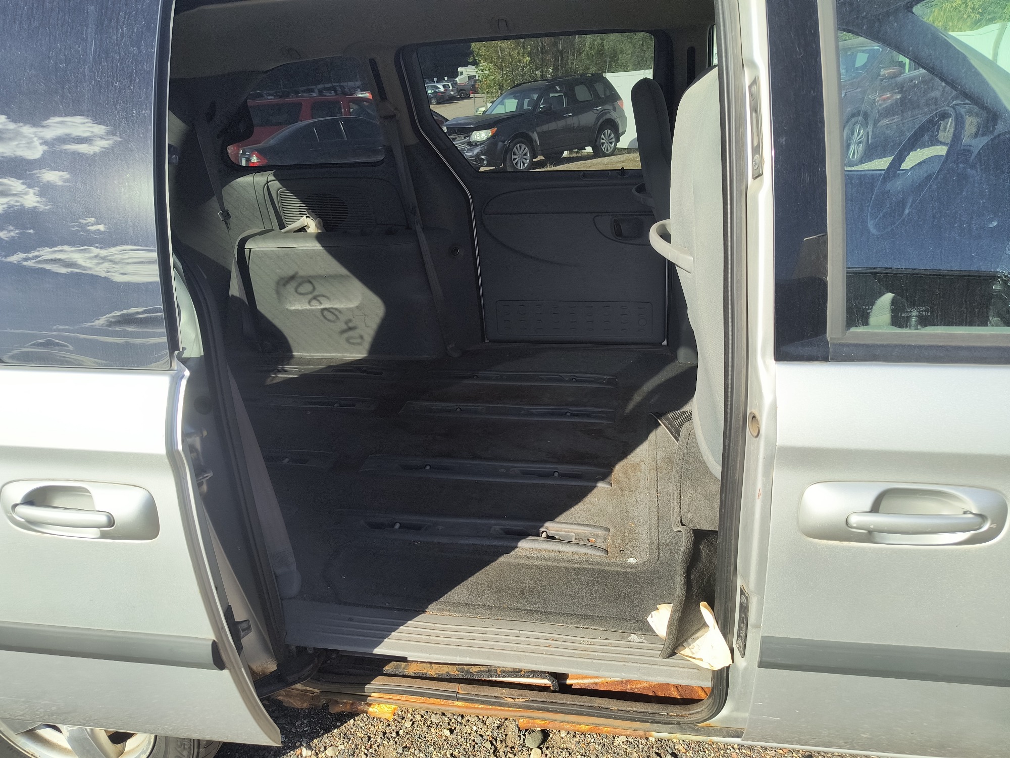 2005 dodge caravan sxt with 132608 miles for sale near Elk River, Minnesota 106640_29_third_row_seat.jpg