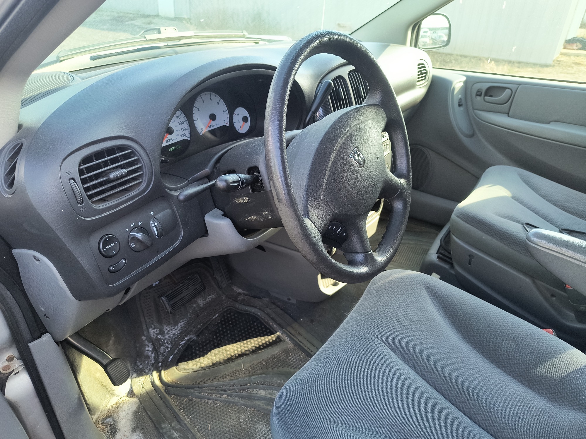 2005 dodge caravan sxt with 132608 miles for sale near Elk River, Minnesota 106640_37_left_of_steering_wheel.jpg