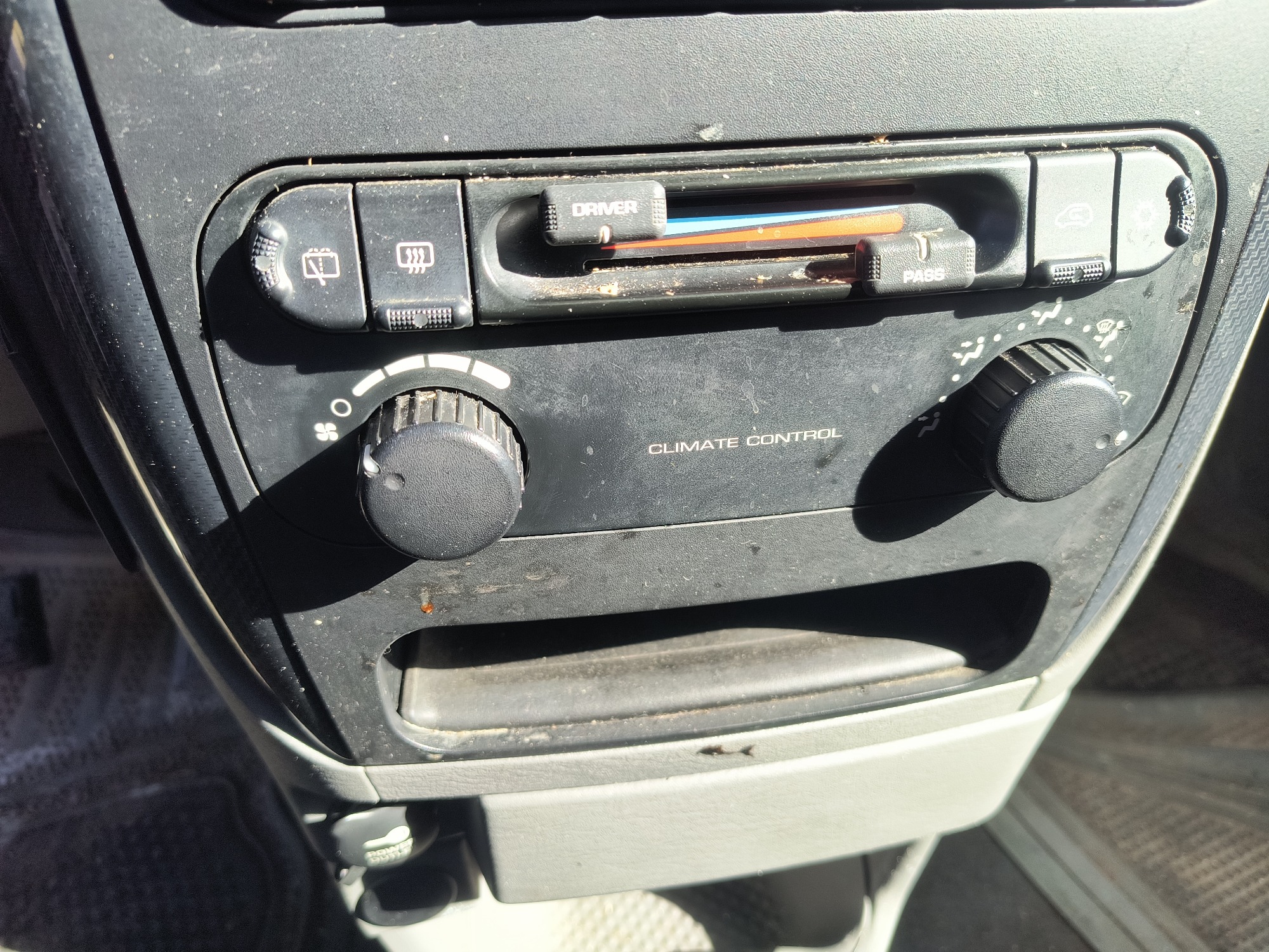 2005 dodge caravan sxt with 132608 miles for sale near Elk River, Minnesota 106640_40_climate_control.jpg