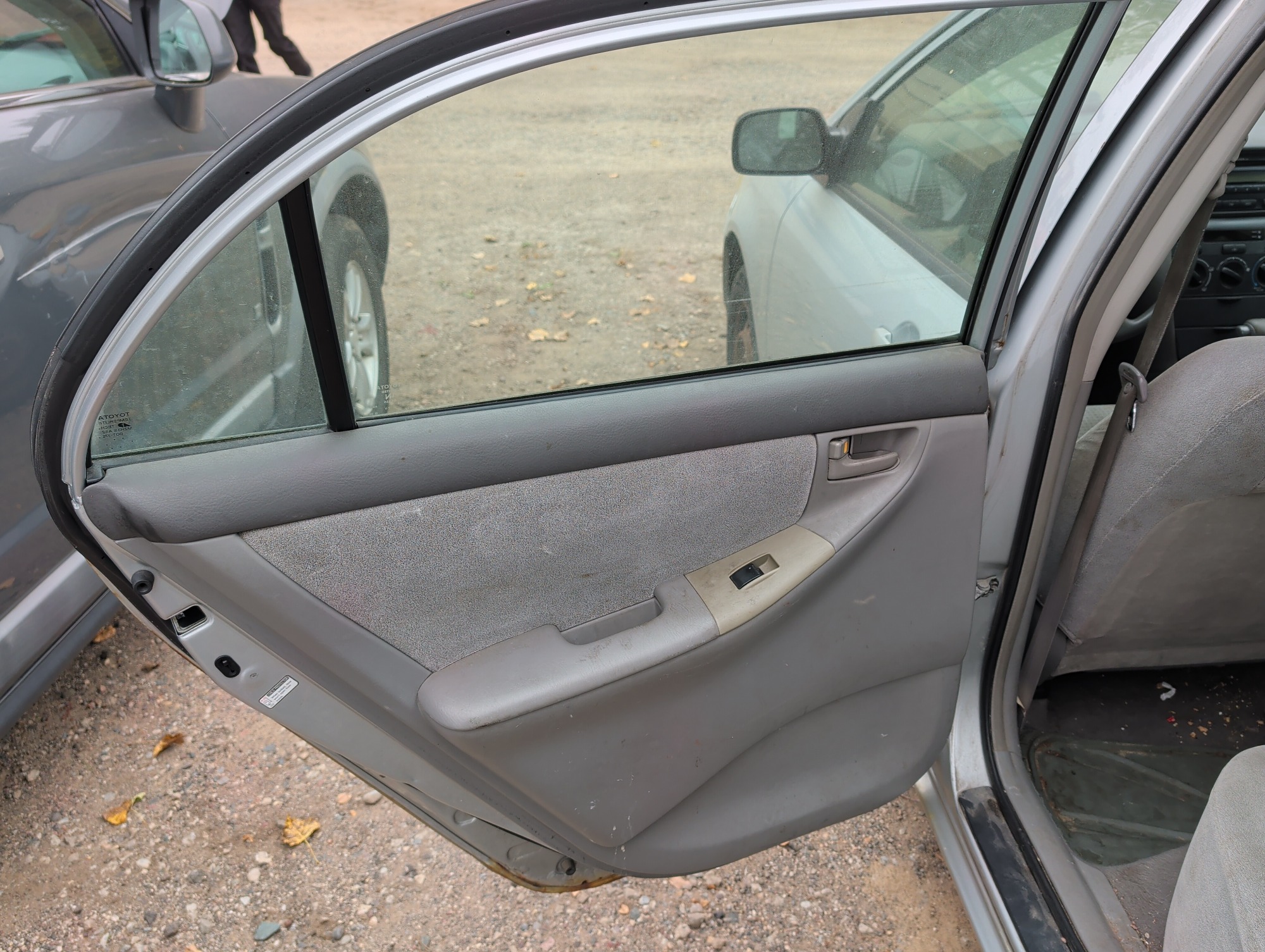 2007 toyota corolla ce with 173168 miles for sale near Elk River, Minnesota 106641_25_drv_rear_door_panel.jpg