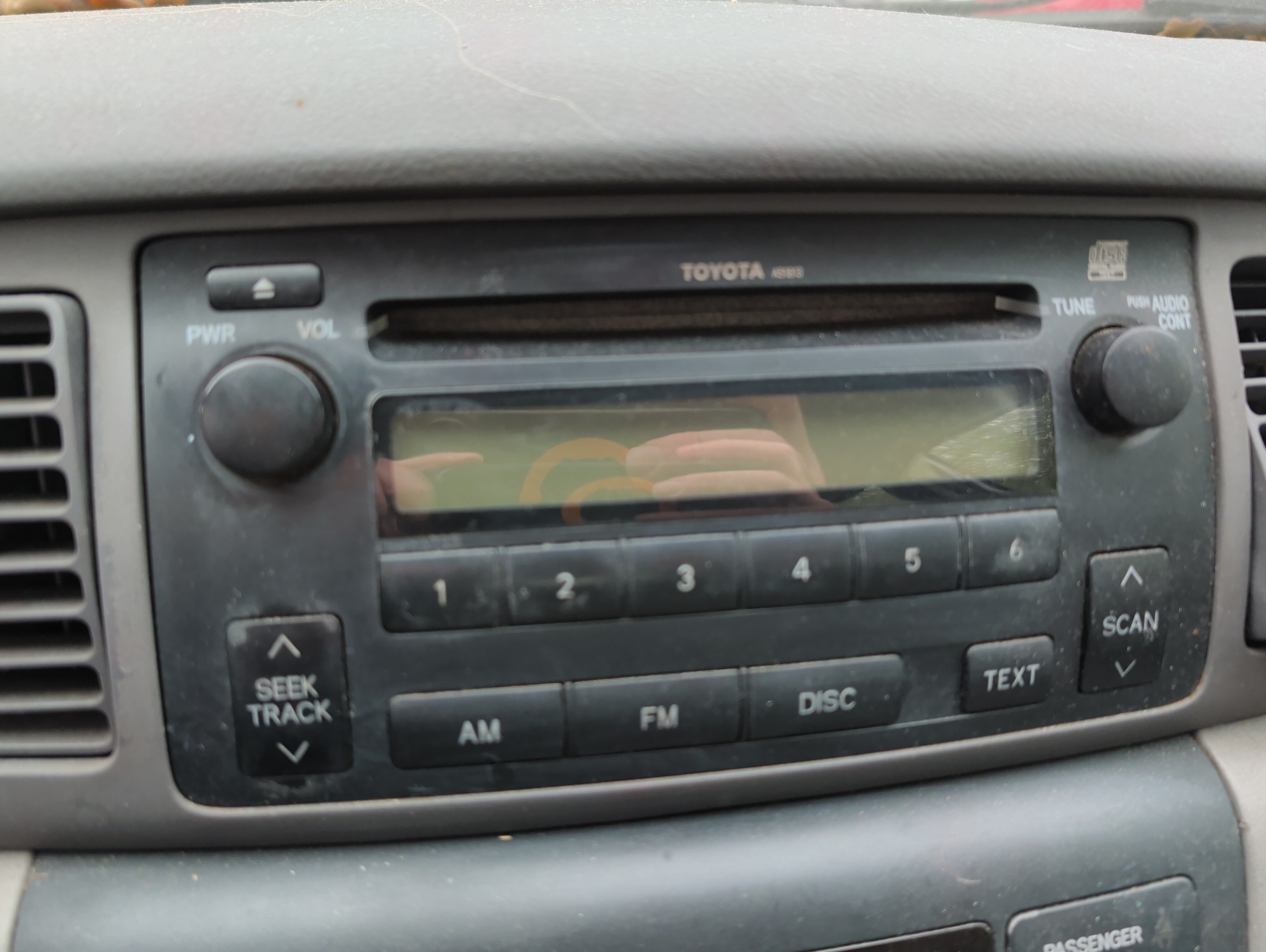 2007 toyota corolla ce with 173168 miles for sale near Elk River, Minnesota 106641_39_radio_closeup.jpg