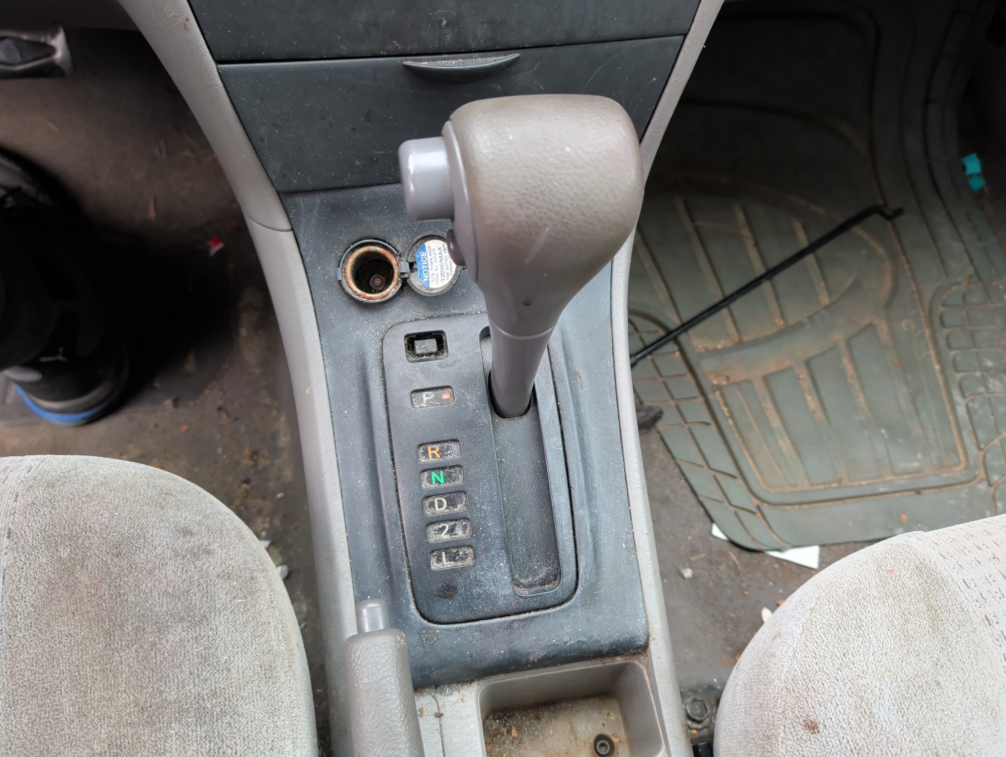 2007 toyota corolla ce with 173168 miles for sale near Elk River, Minnesota 106641_41_shifter.jpg