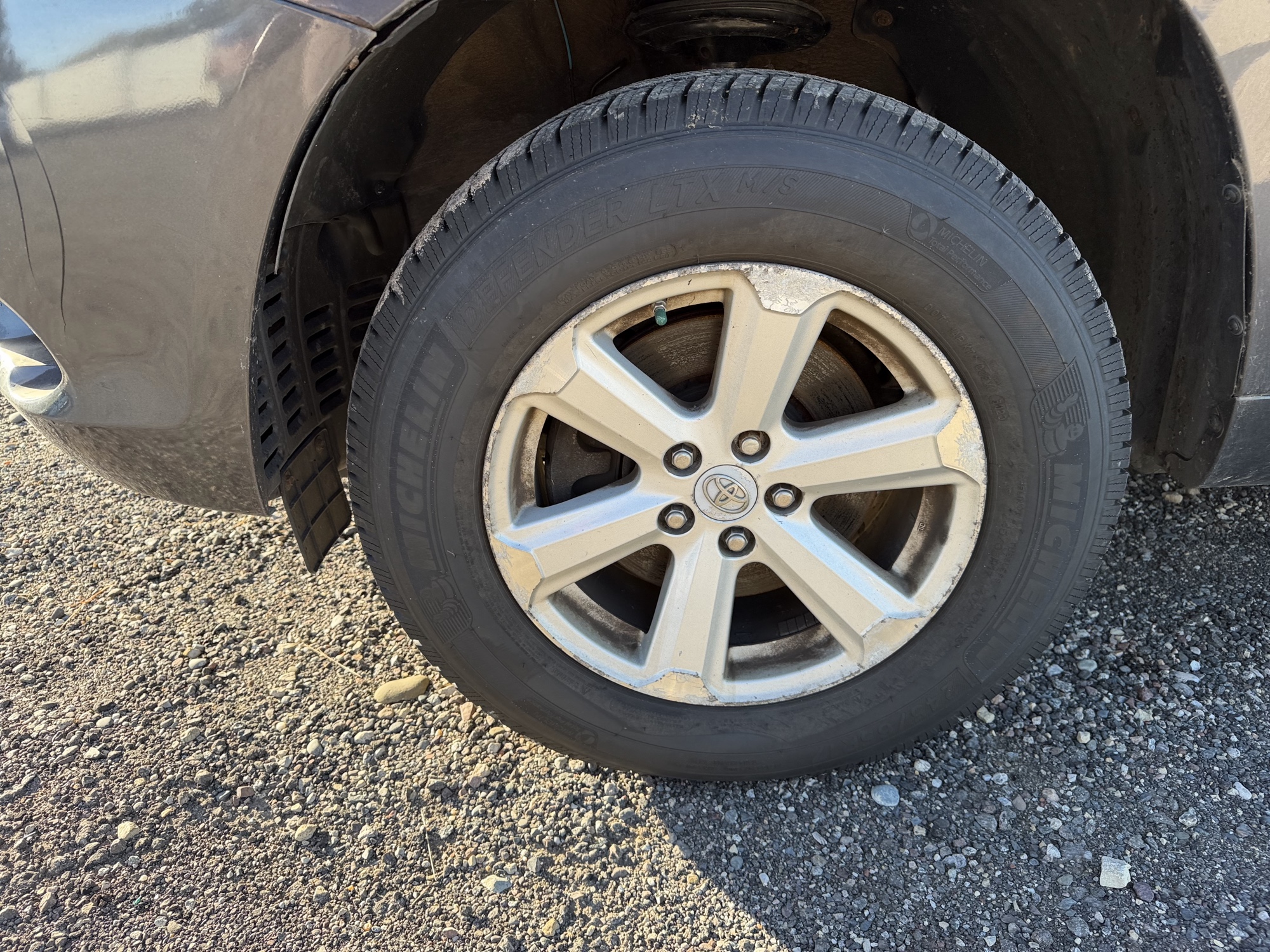 2010 toyota highlander base-4wd with 203970 miles for sale near Elk River, Minnesota 106642_12_drv_front_wheel.jpg