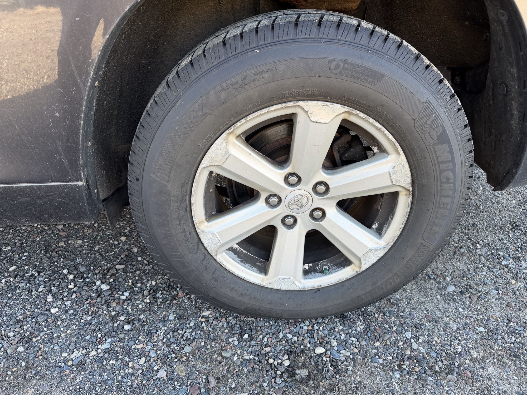 2010 toyota highlander base-4wd with 203970 miles for sale near Elk River, Minnesota 106642_13_rear_drv_wheel.jpg