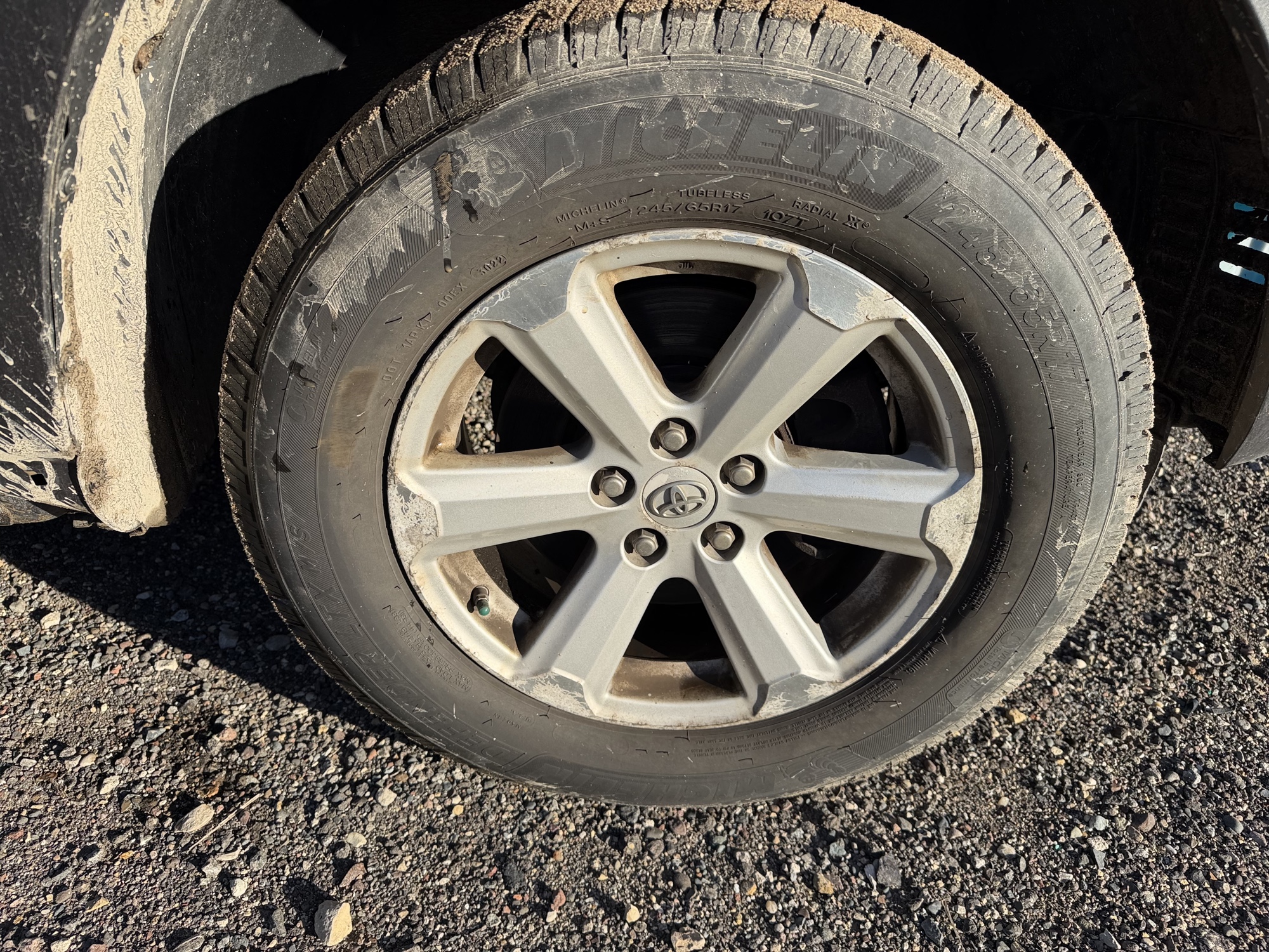2010 toyota highlander base-4wd with 203970 miles for sale near Elk River, Minnesota 106642_15_front_pass_wheel.jpg
