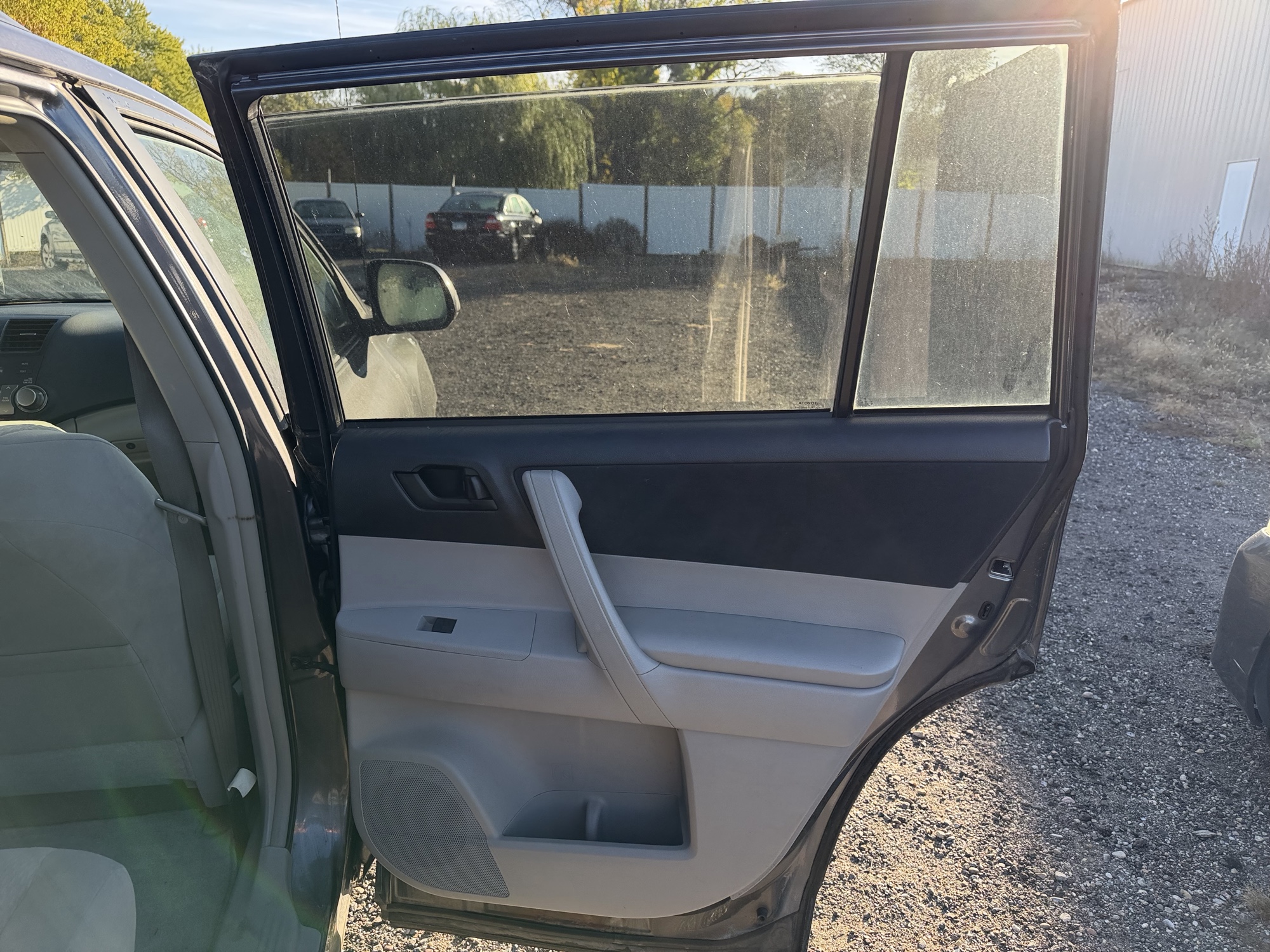 2010 toyota highlander base-4wd with 203970 miles for sale near Elk River, Minnesota 106642_30_pass_rear_door_panel.jpg