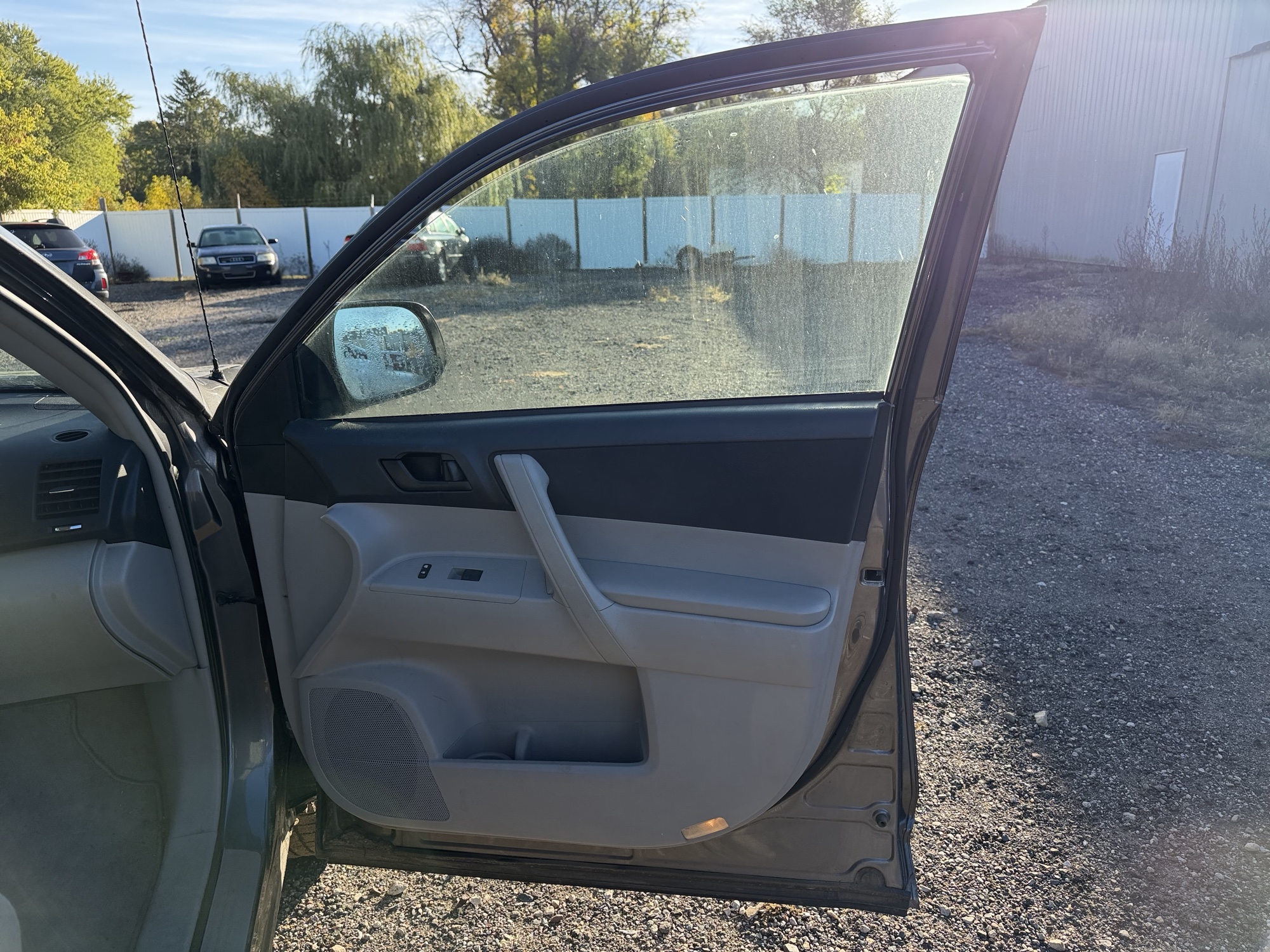 2010 toyota highlander base-4wd with 203970 miles for sale near Elk River, Minnesota 106642_32_passenger_door_panel.jpg