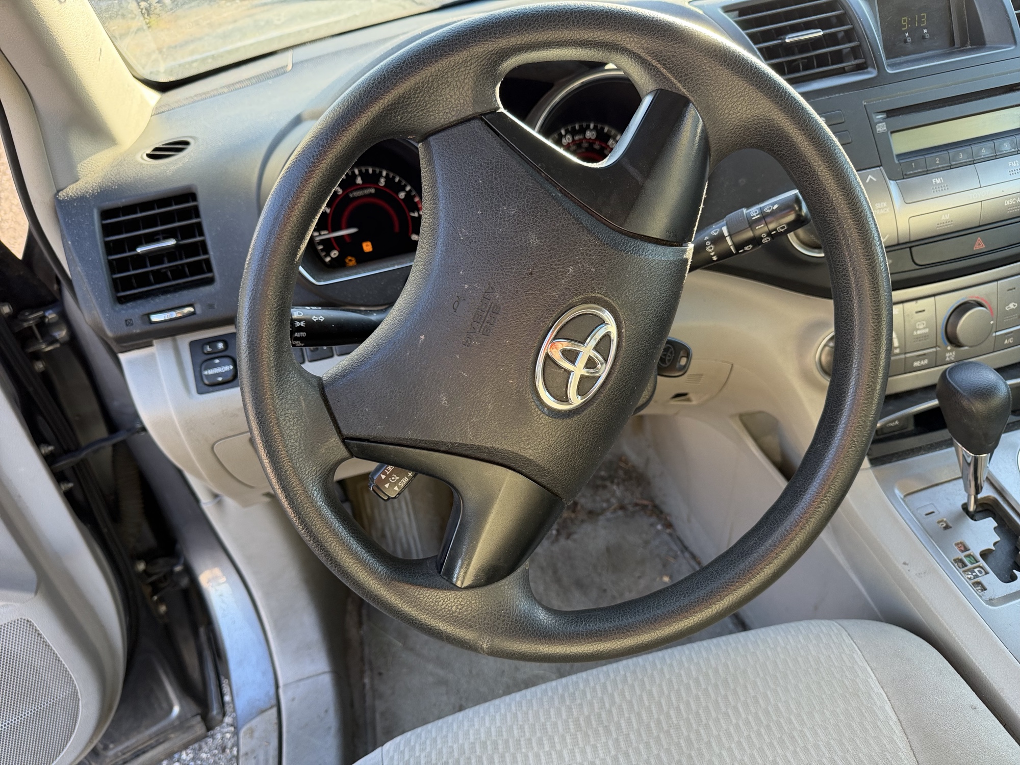 2010 toyota highlander base-4wd with 203970 miles for sale near Elk River, Minnesota 106642_36_steering_wheel.jpg