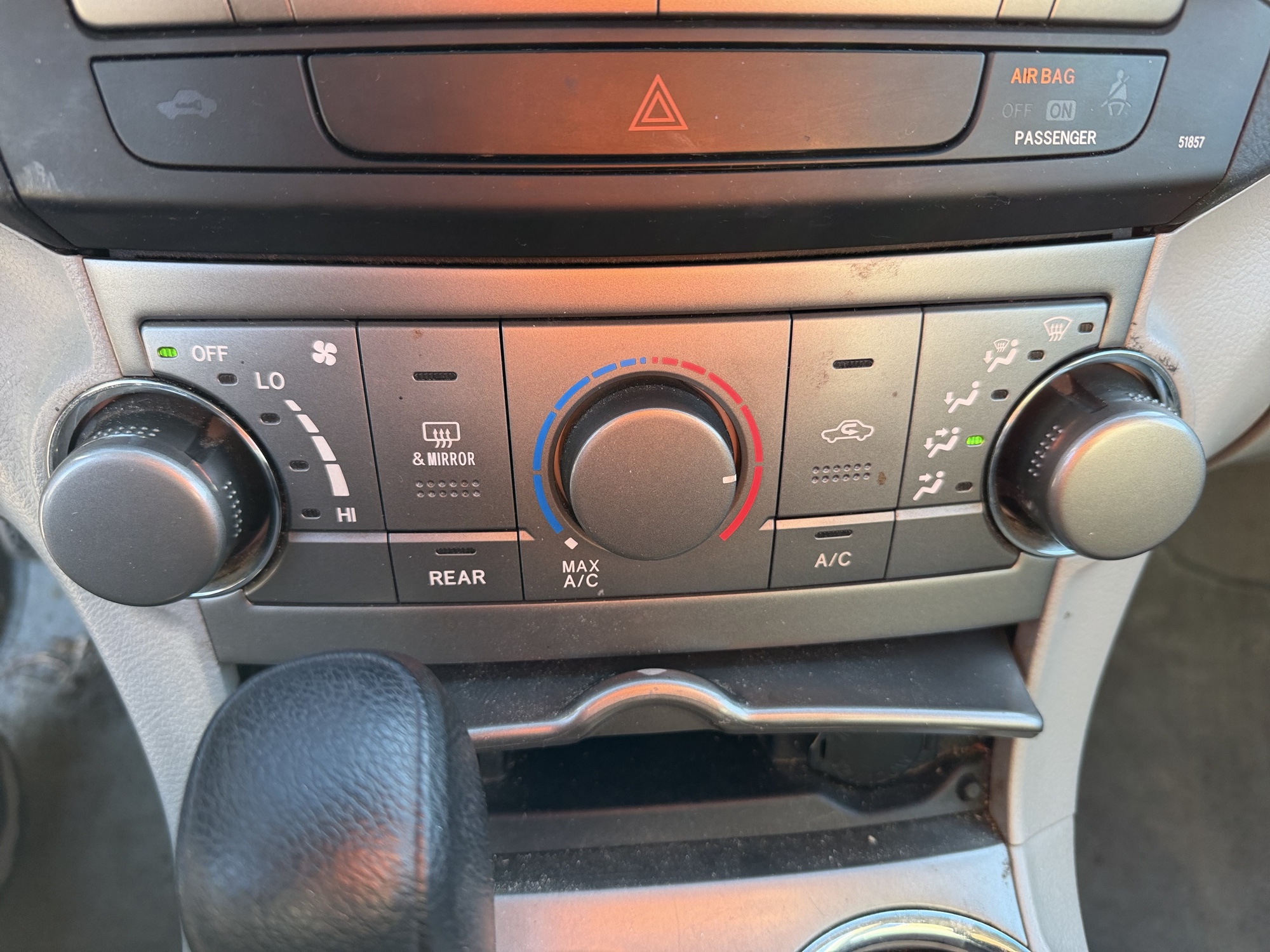 2010 toyota highlander base-4wd with 203970 miles for sale near Elk River, Minnesota 106642_40_climate_control.jpg