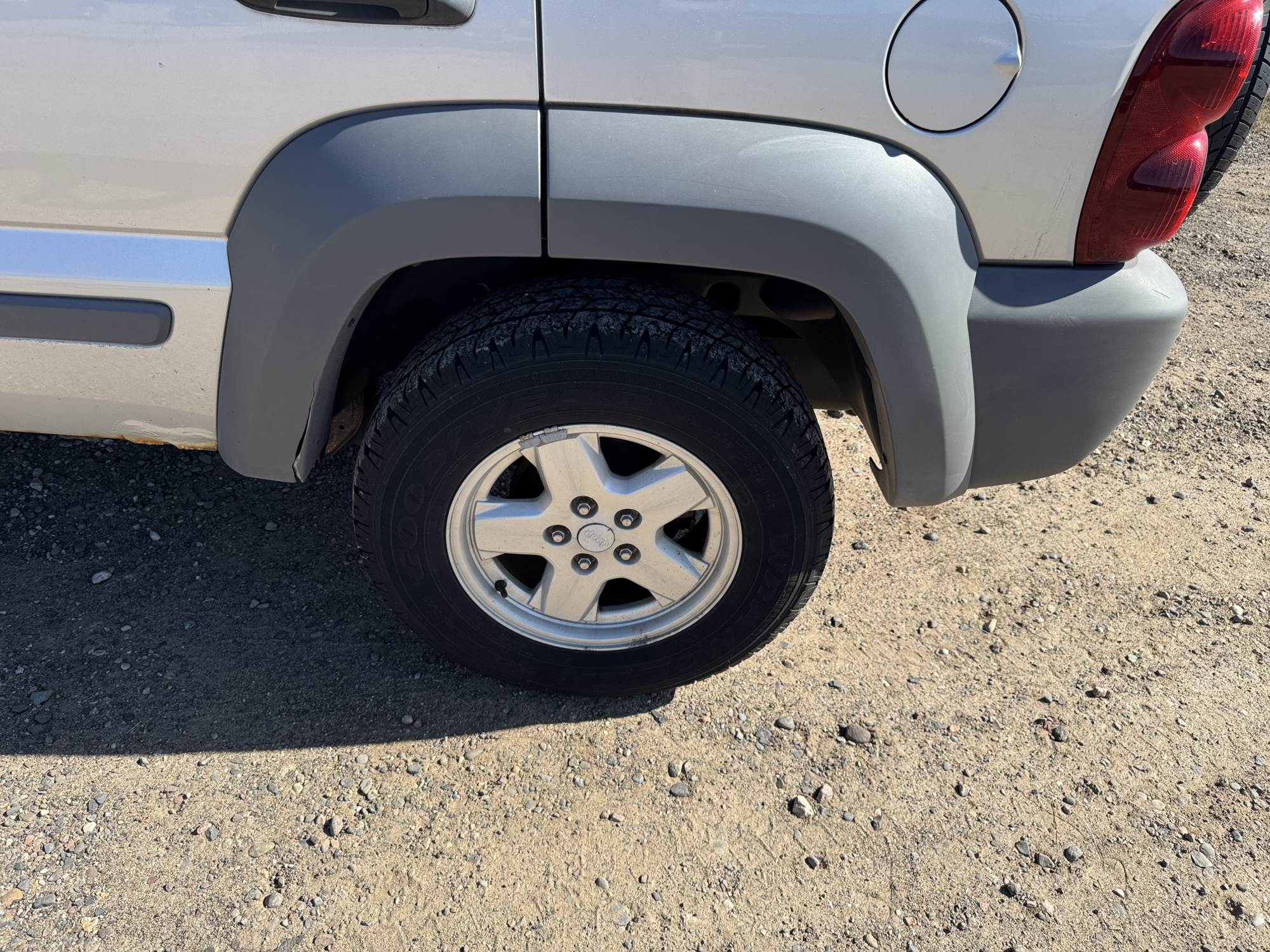 2005 jeep liberty sport-4wd with 175646 miles for sale near Elk River, Minnesota 106643_13_rear_drv_wheel.jpg