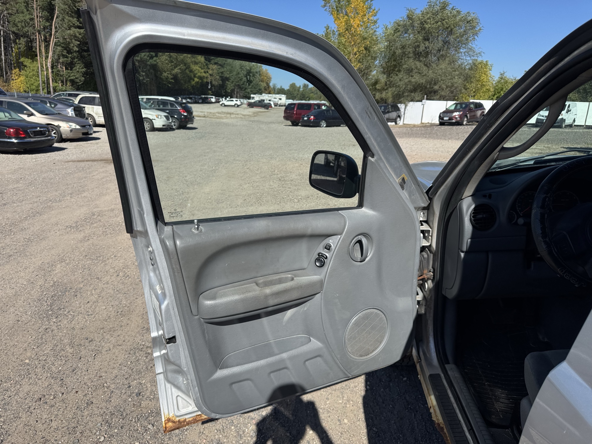 2005 jeep liberty sport-4wd with 175646 miles for sale near Elk River, Minnesota 106643_23_driver_door_panel.jpg