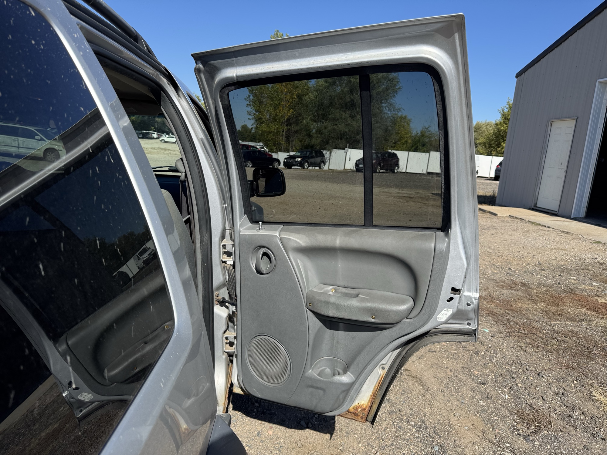 2005 jeep liberty sport-4wd with 175646 miles for sale near Elk River, Minnesota 106643_30_pass_rear_door_panel.jpg