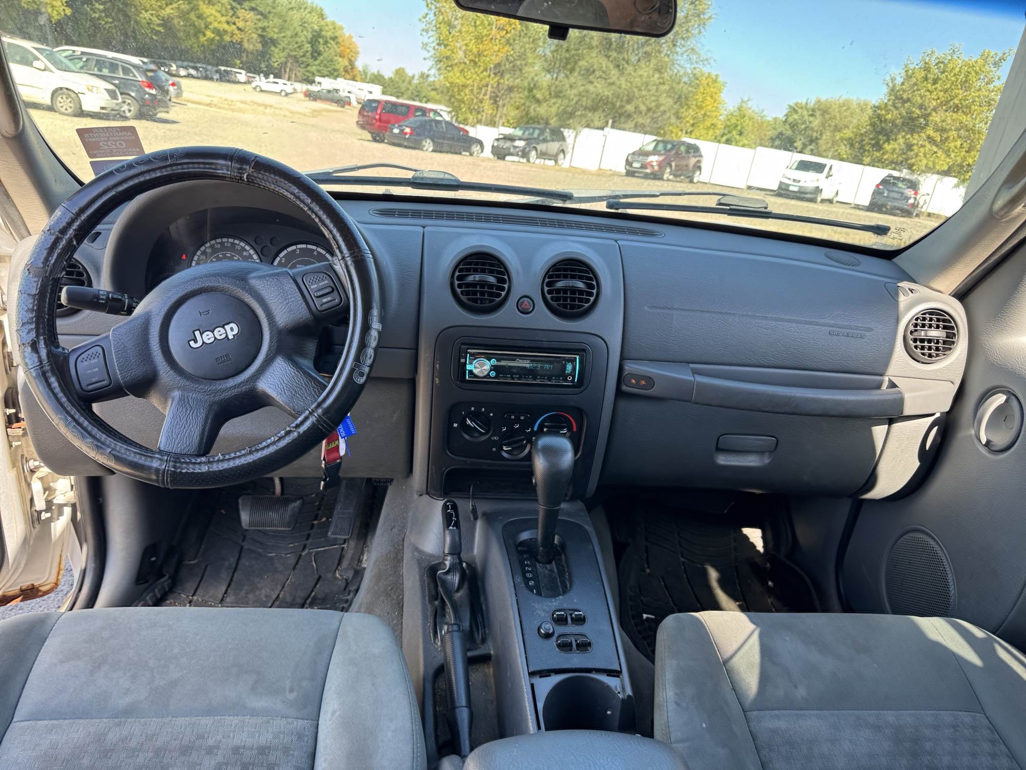 2005 jeep liberty sport-4wd with 175646 miles for sale near Elk River, Minnesota 106643_34_whole_dash.jpg