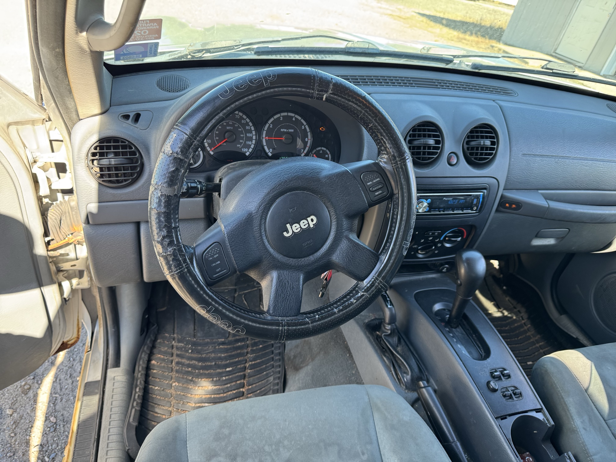 2005 jeep liberty sport-4wd with 175646 miles for sale near Elk River, Minnesota 106643_36_steering_wheel.jpg